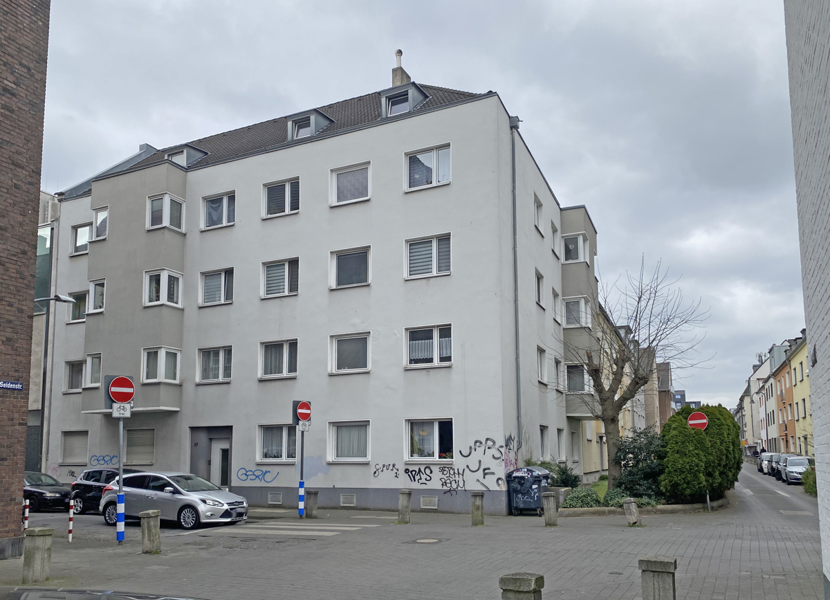 Wohn- und Geschäftshaus in Rheinnähe