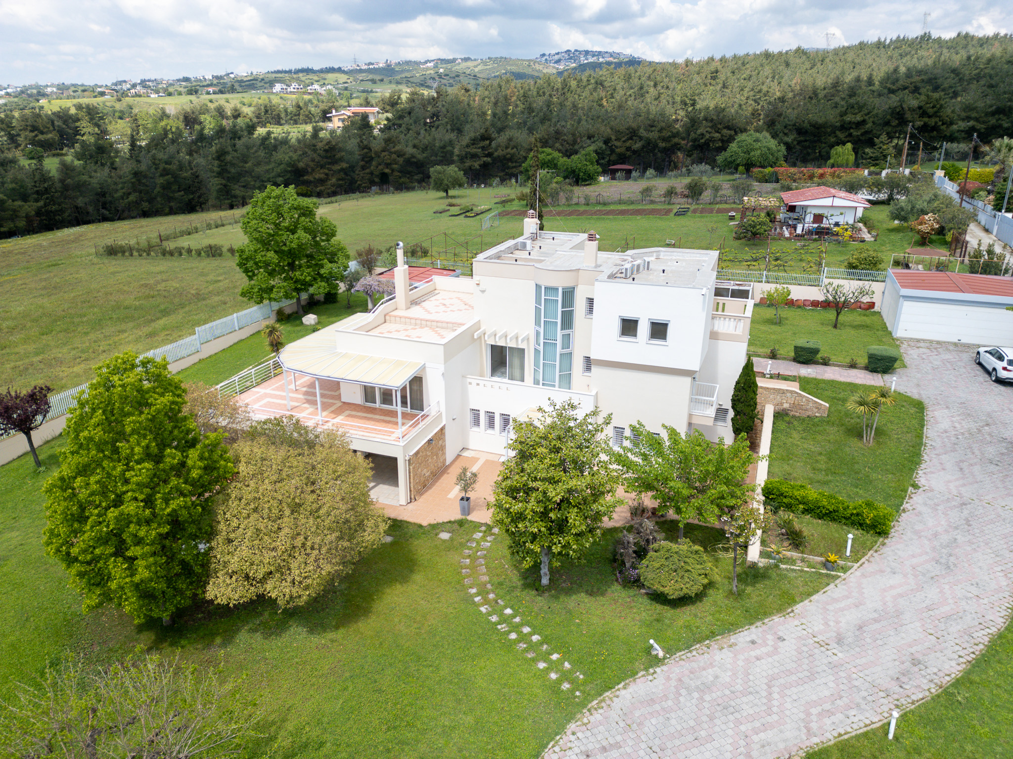 A timeless villa next to the Thermi Dam with stunning views of the surrounding nature