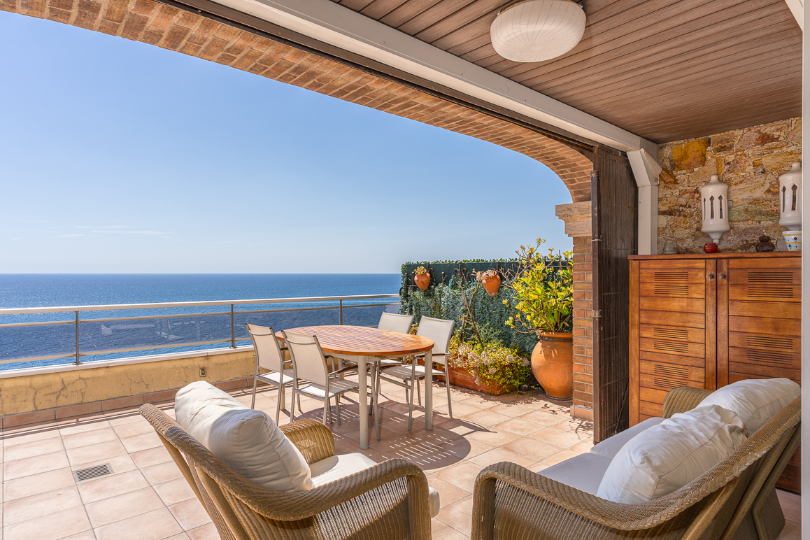 Apartment with terrace and sea views in Port Marina Palamos