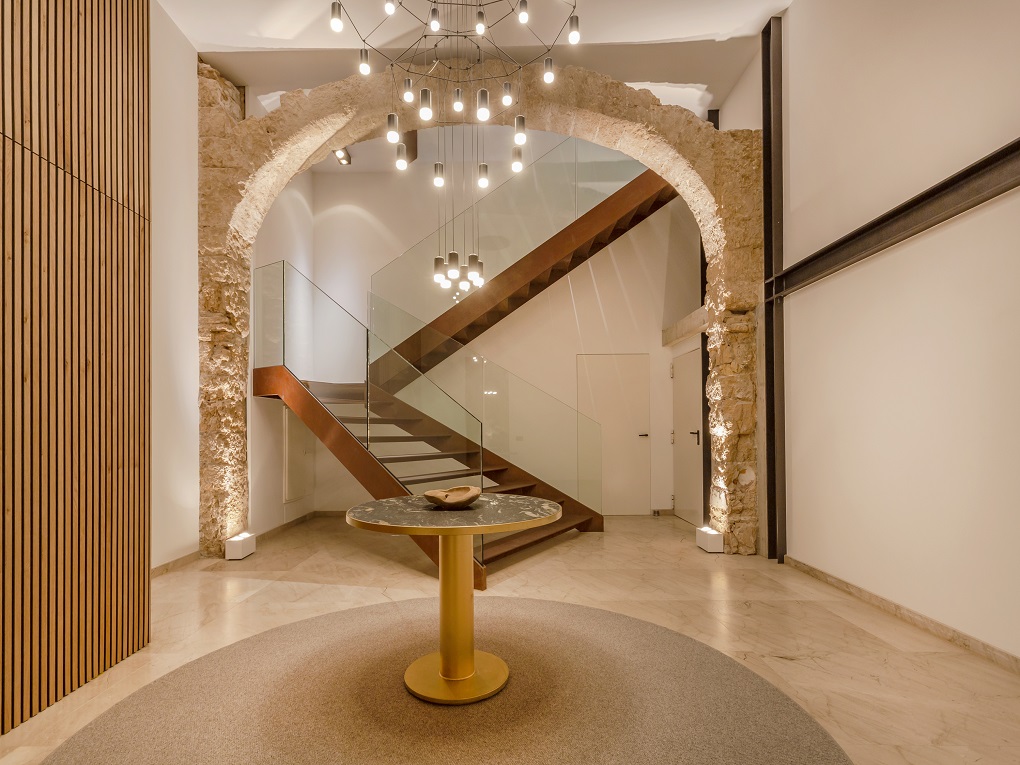 Designer townhouse with panoramic views