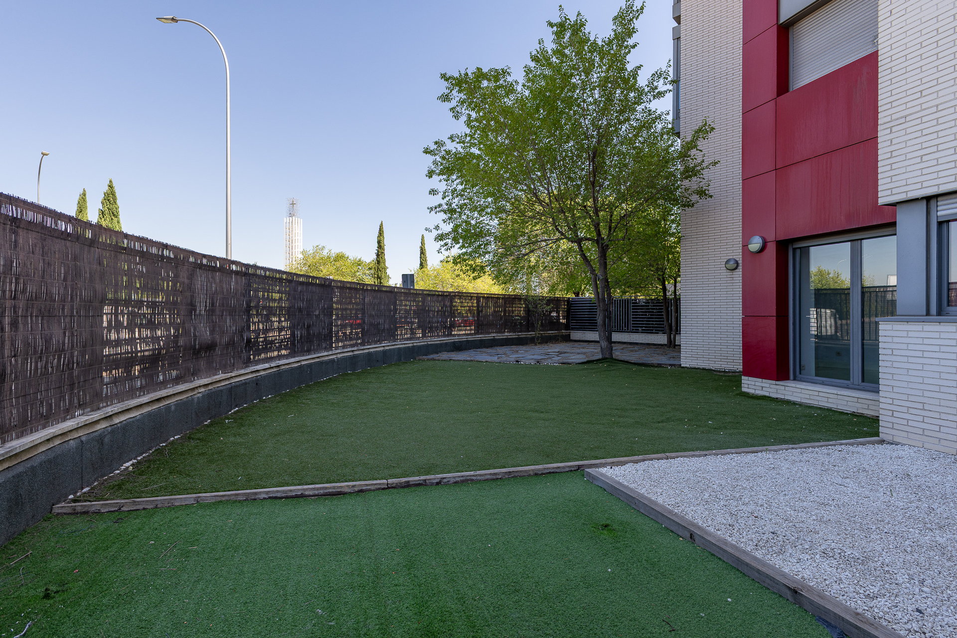 Impressive ground-floor apartment with garden in Sanchinarro