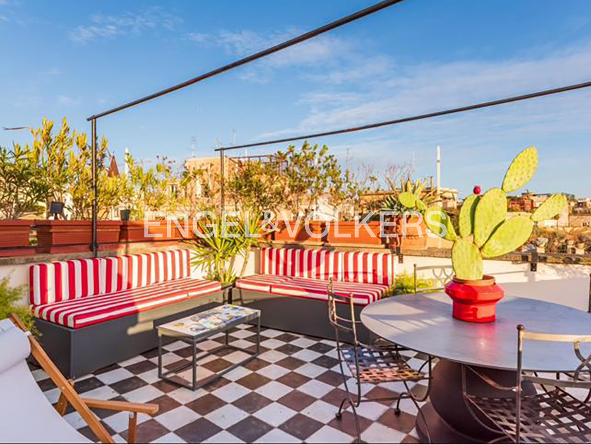 Charming penthouse steps from the Spanish Steps