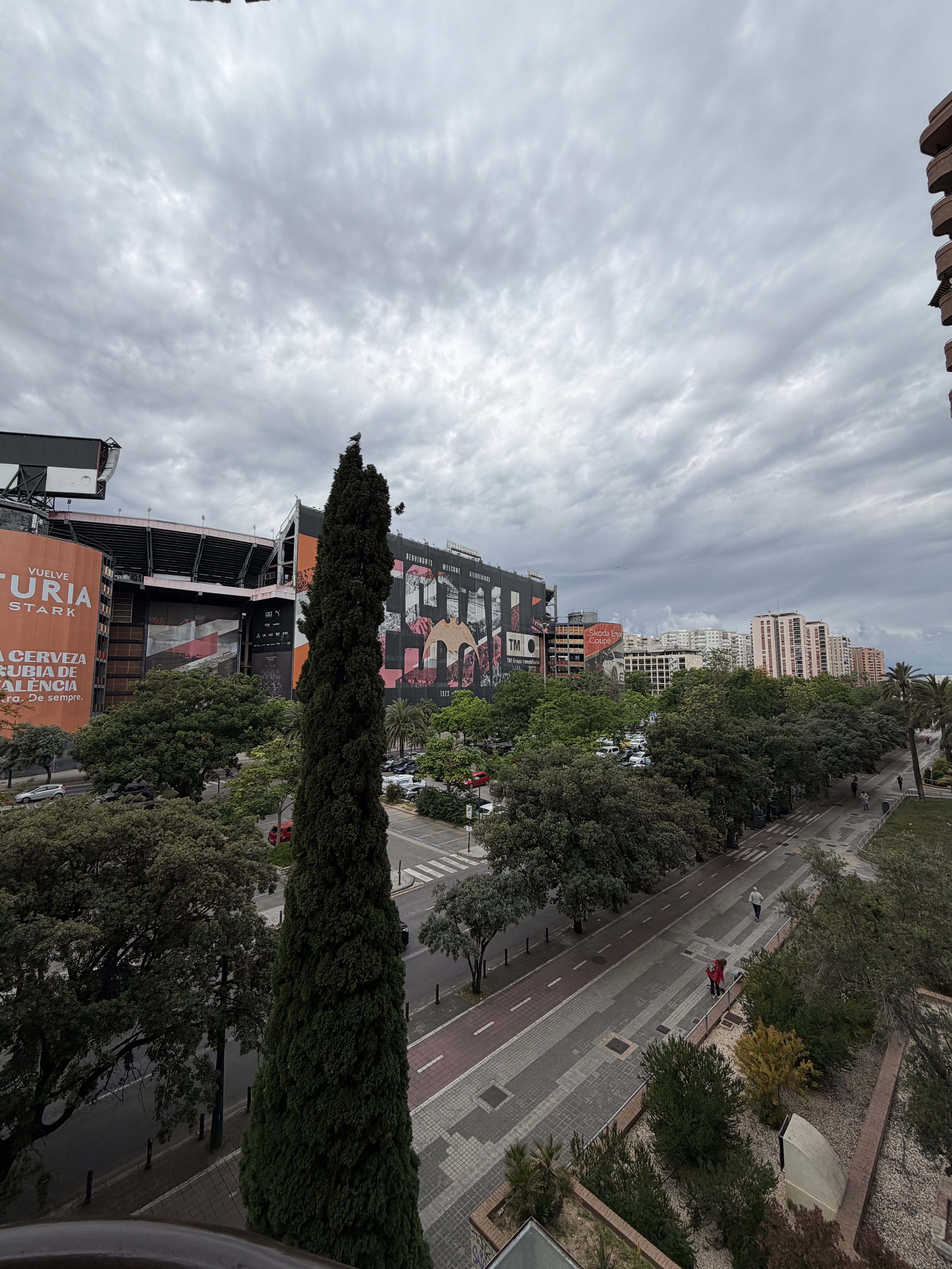 Brand-new apartment opposite Mestalla, for students.