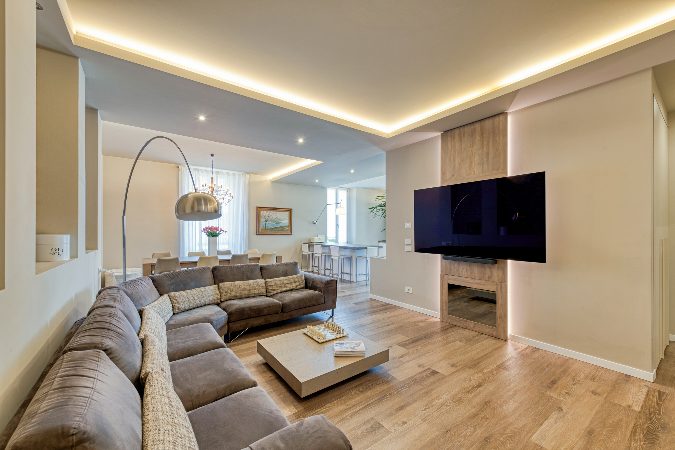 Light, Design, and Space: your exclusive  Apartment just outside the City Center