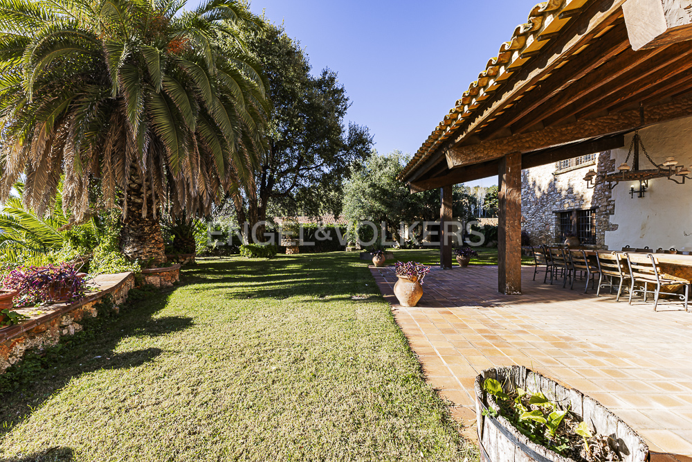Historic farmhouse with 83 hectares of land in La Bisbal del Penedès