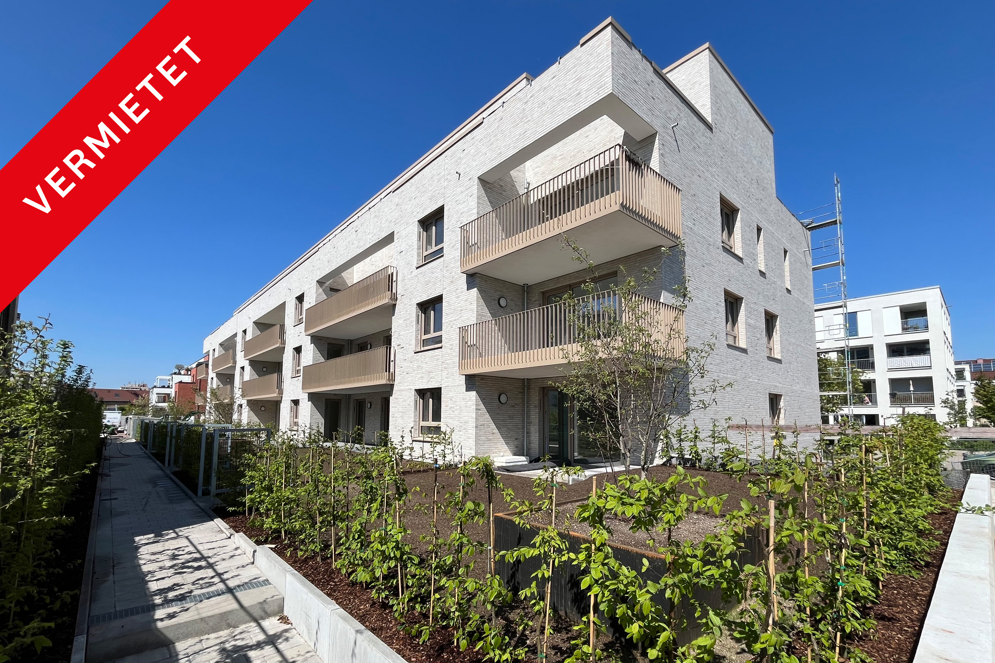 **VERMIETET** LGS-Landau: 2-ZKB-Appartment mit Balkon im Erstbezug