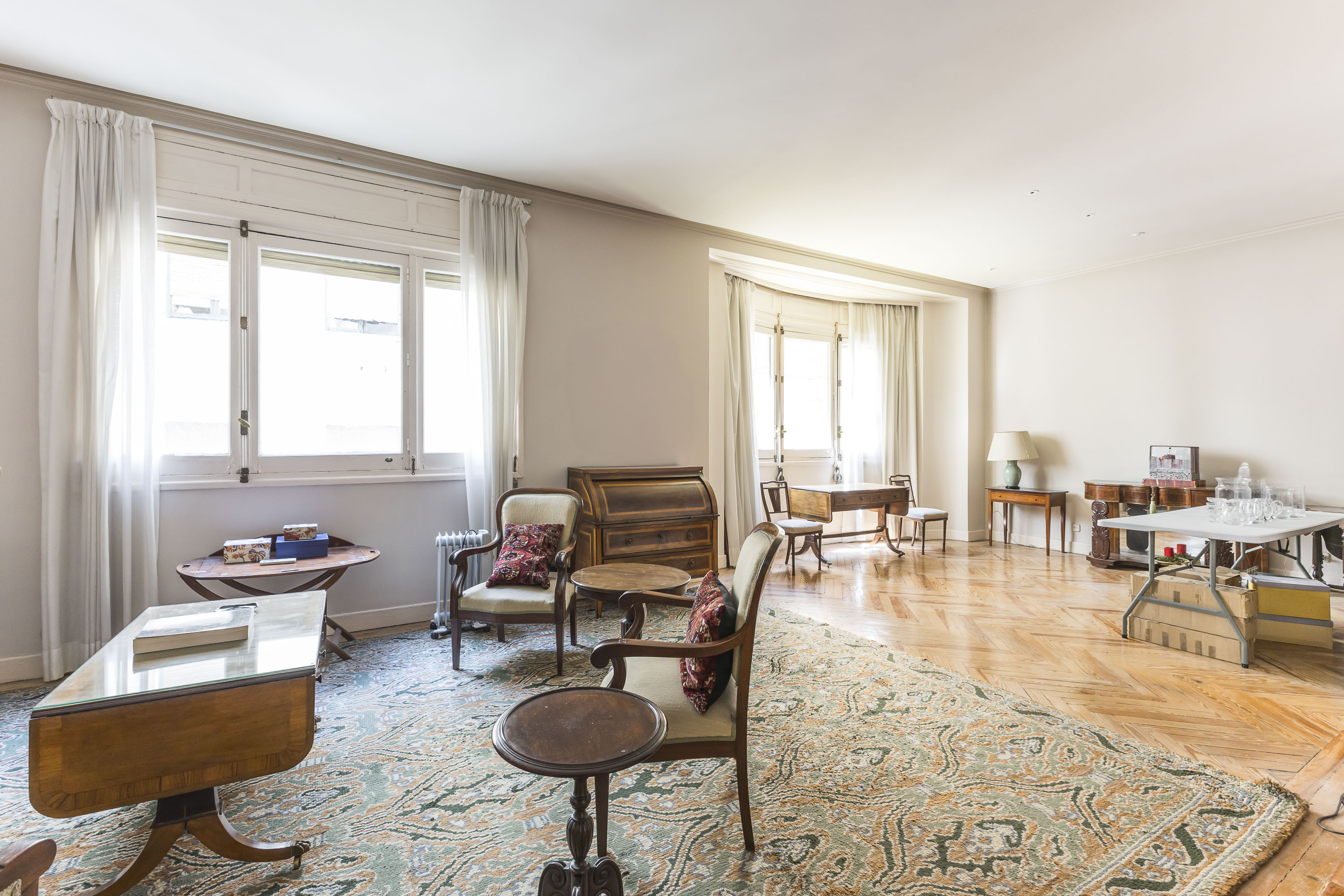 A unique flat in the finest estate in Almagro