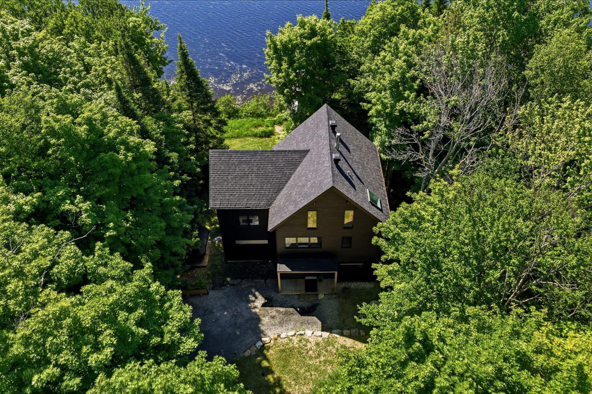 Exceptional waterfront retreat