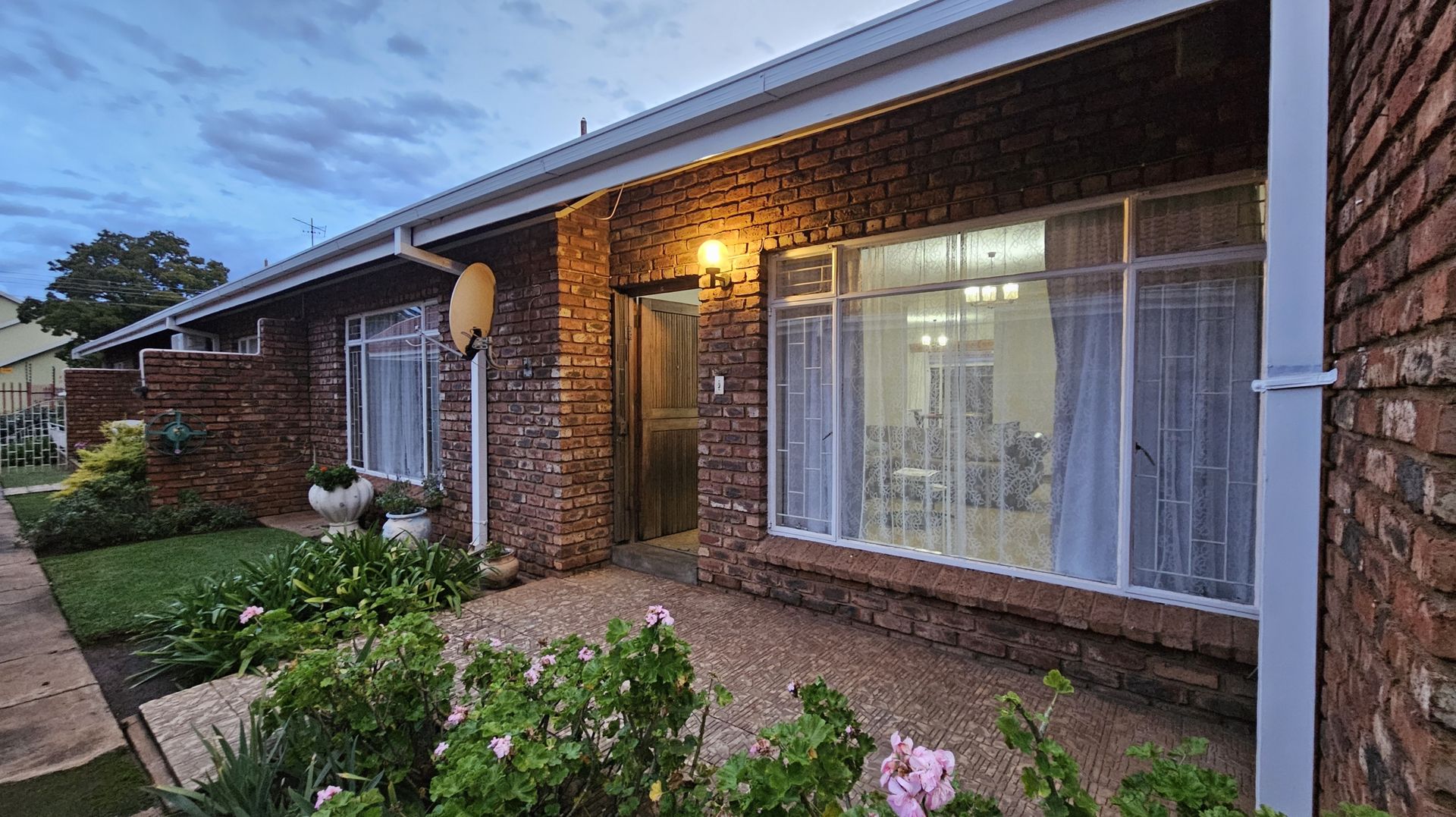 Spacious 2 Bedroom Townhouse in Central