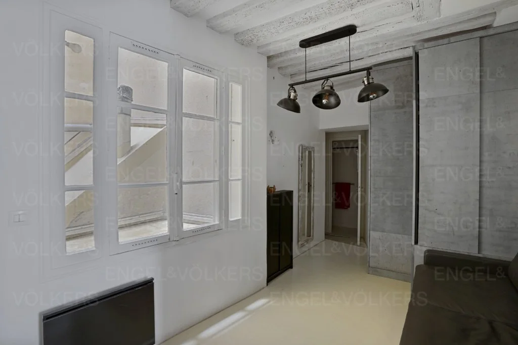 Paris IV - Studio with beamed ceiling - Marais