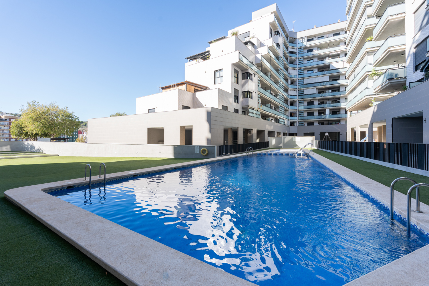 Spectacular home in the residential complex with pool in Sagunto