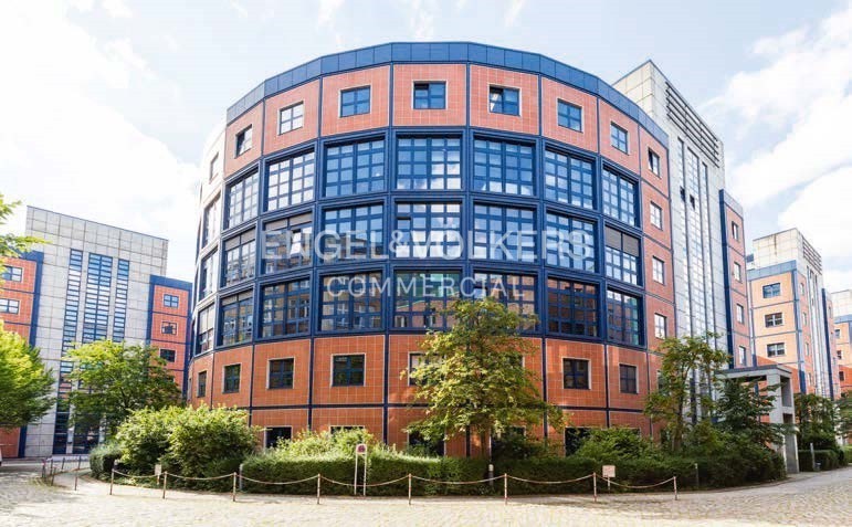 Flexibles Büro mit vier Terrassen in Moabit