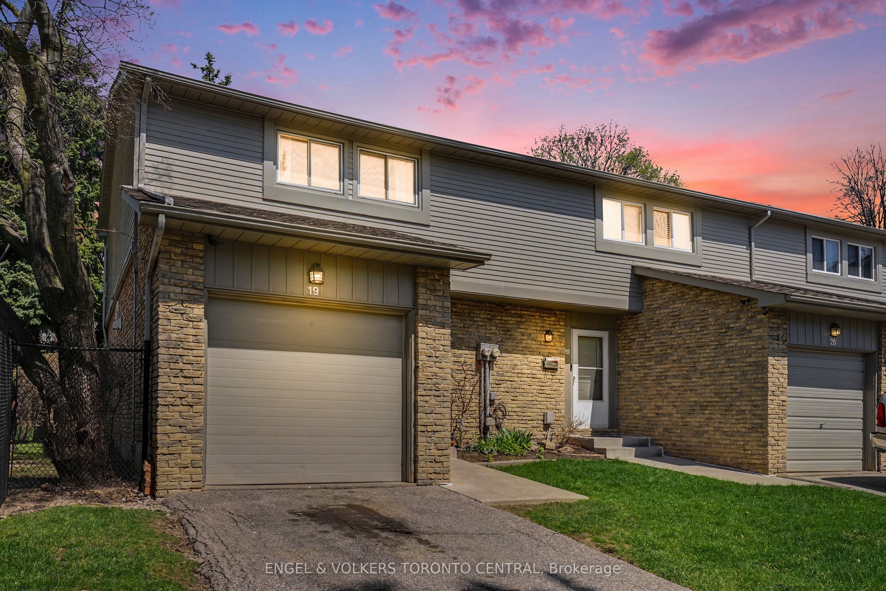 Exceptional Residence With A Private Back Patio