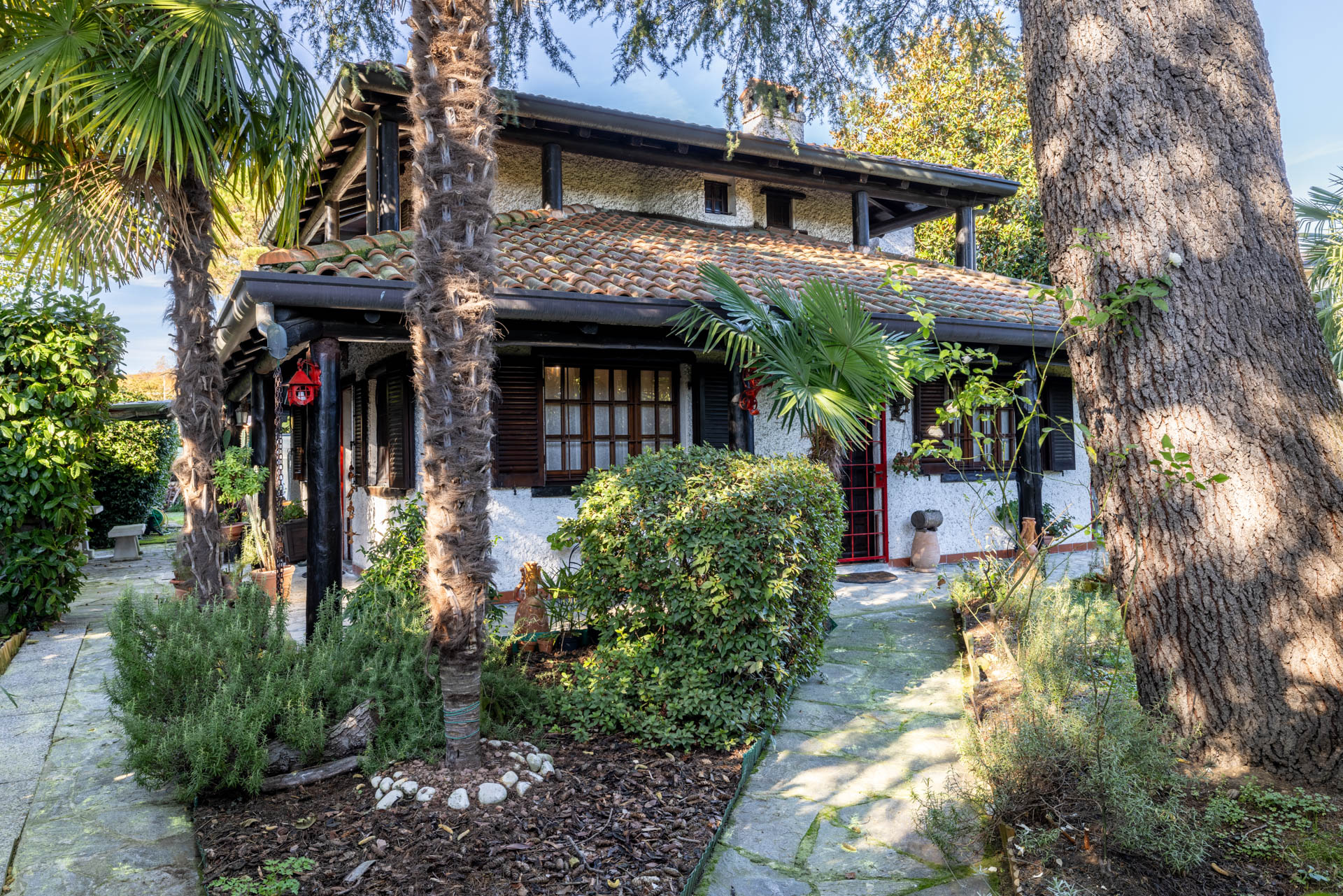Amid greenery and tranquility, a villa with authentic charm