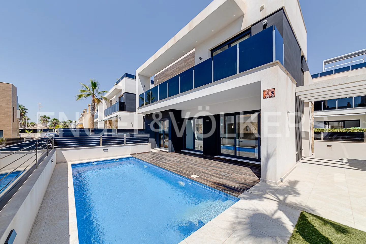 Moderne Villa mit Pool in Amanecer V in Lomas de Cabo Roig
