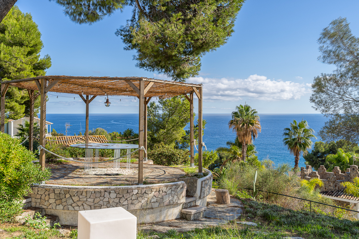 Exclusive building plot with sea views in Cala Sant Francesc