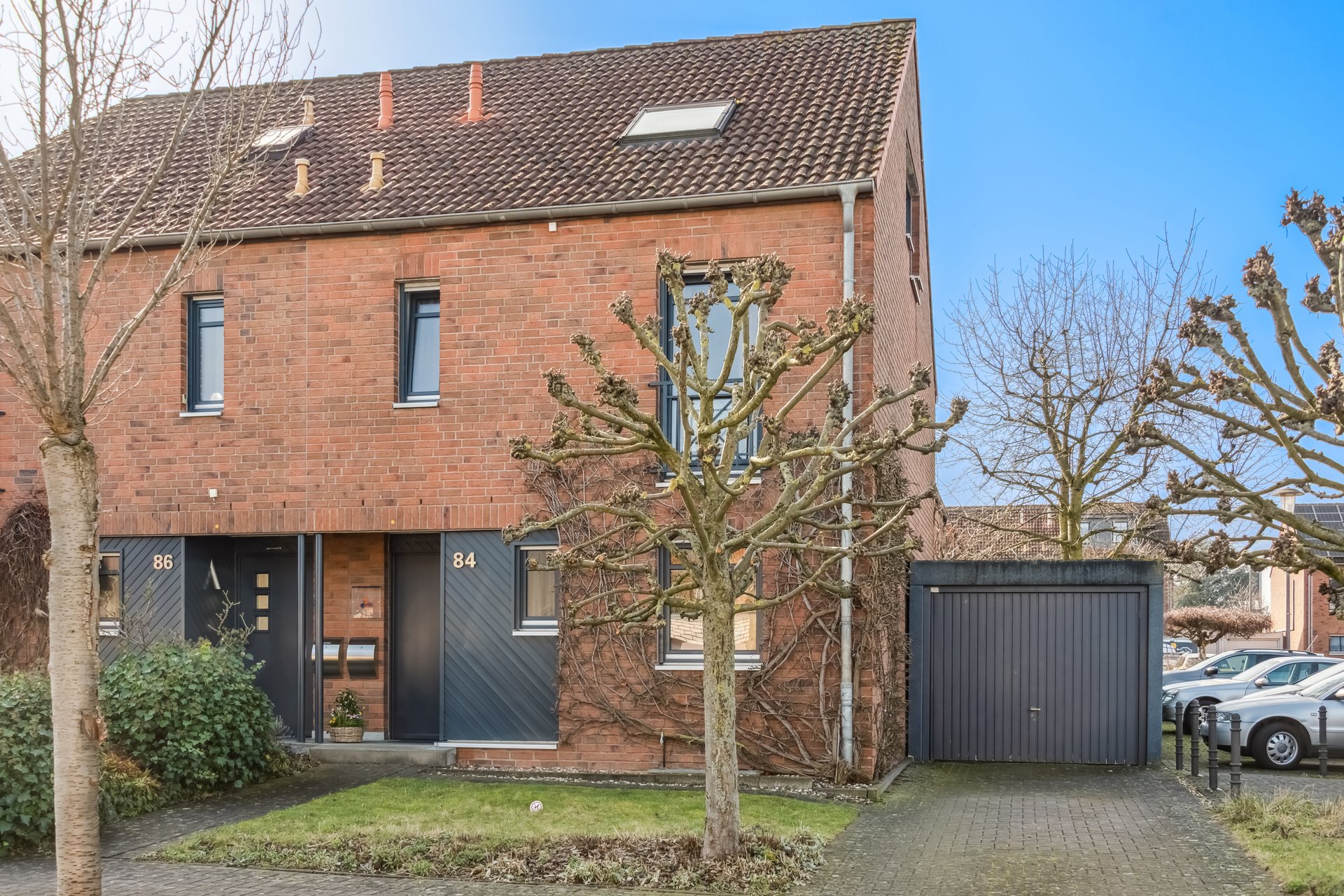 Quiet home with excellent connections and outstanding infrastructure