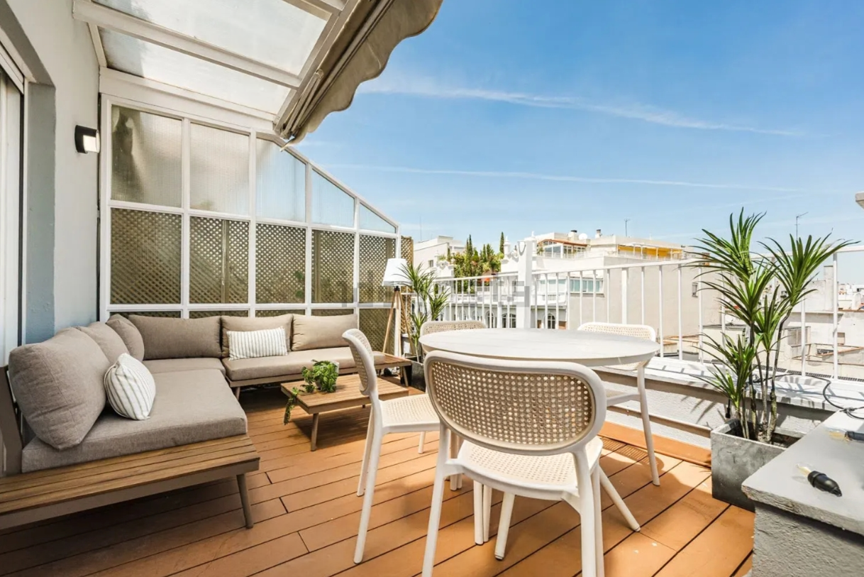Bright furnished 3-bedroom penthouse with terrace steps from Columbus Square and Paseo de la Castellana.