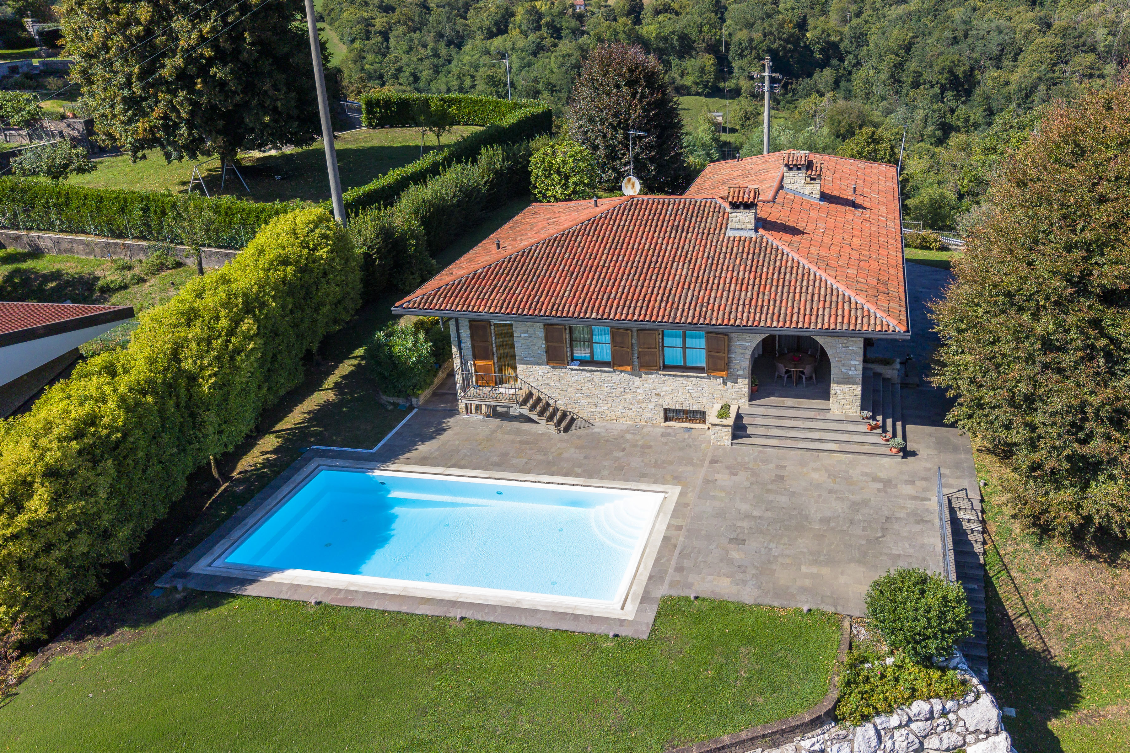 Splendid villa with pool overlooking Albenza Golf Club