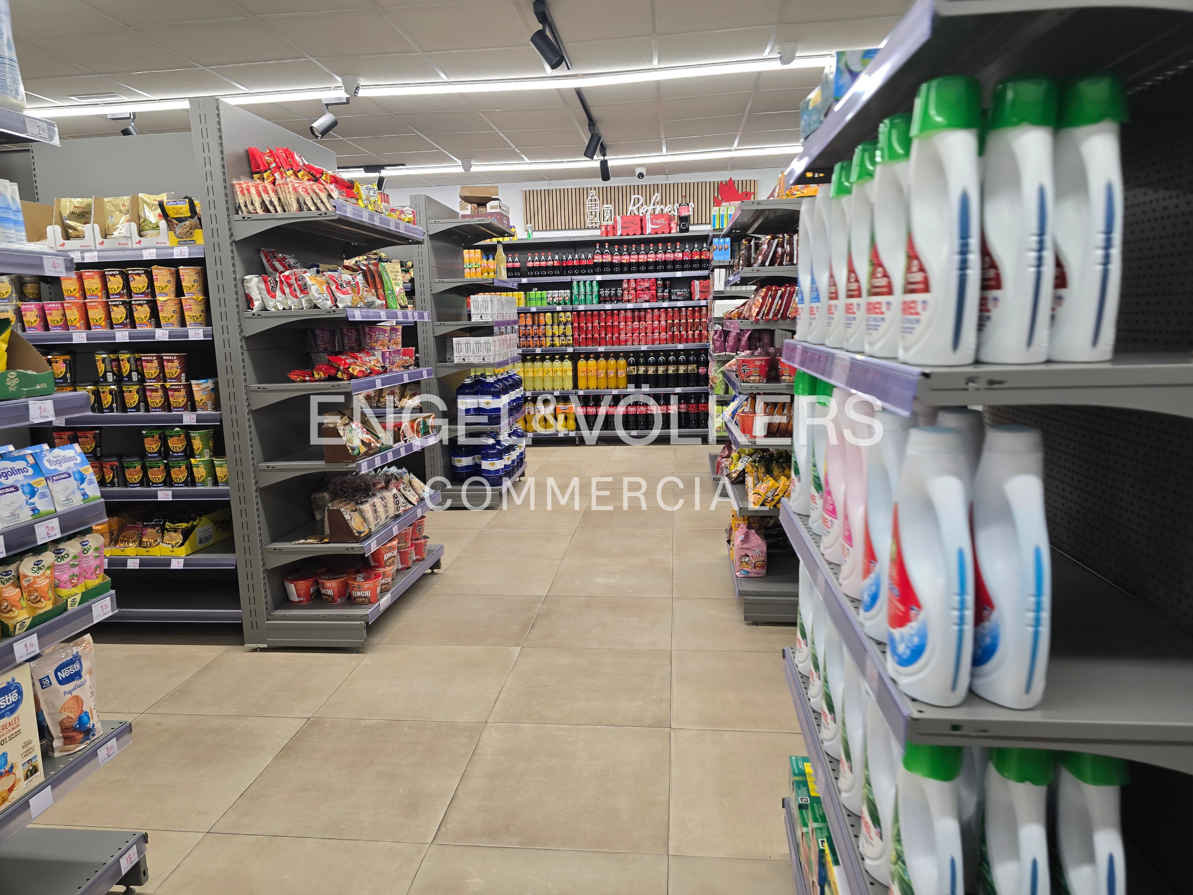 ¡Oportunidad de Negocio! Traspaso de Supermercado de Franquicia Altamente Rentable en Barcelona