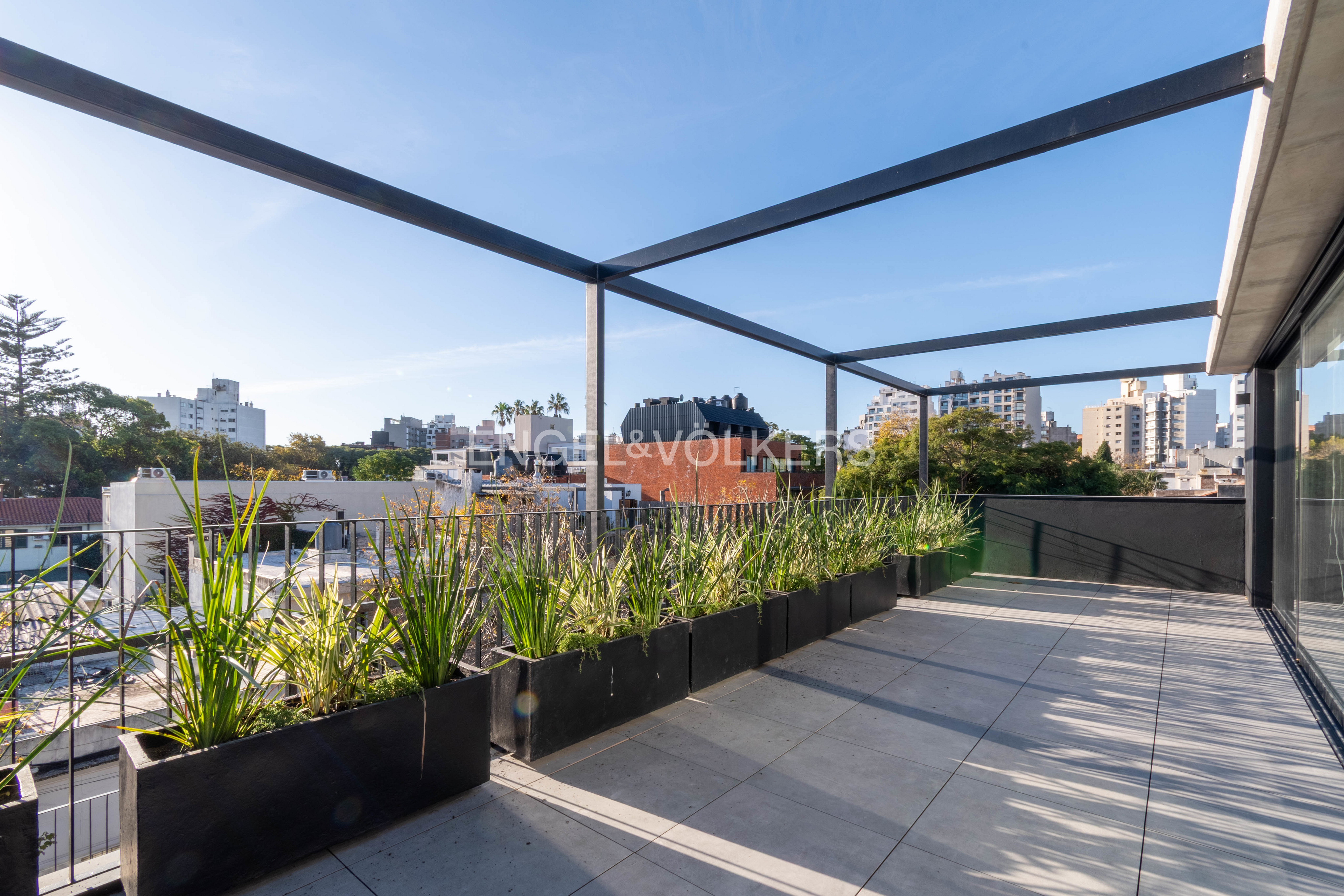 Divino apartamento de 2 dormitorios con amplia terraza