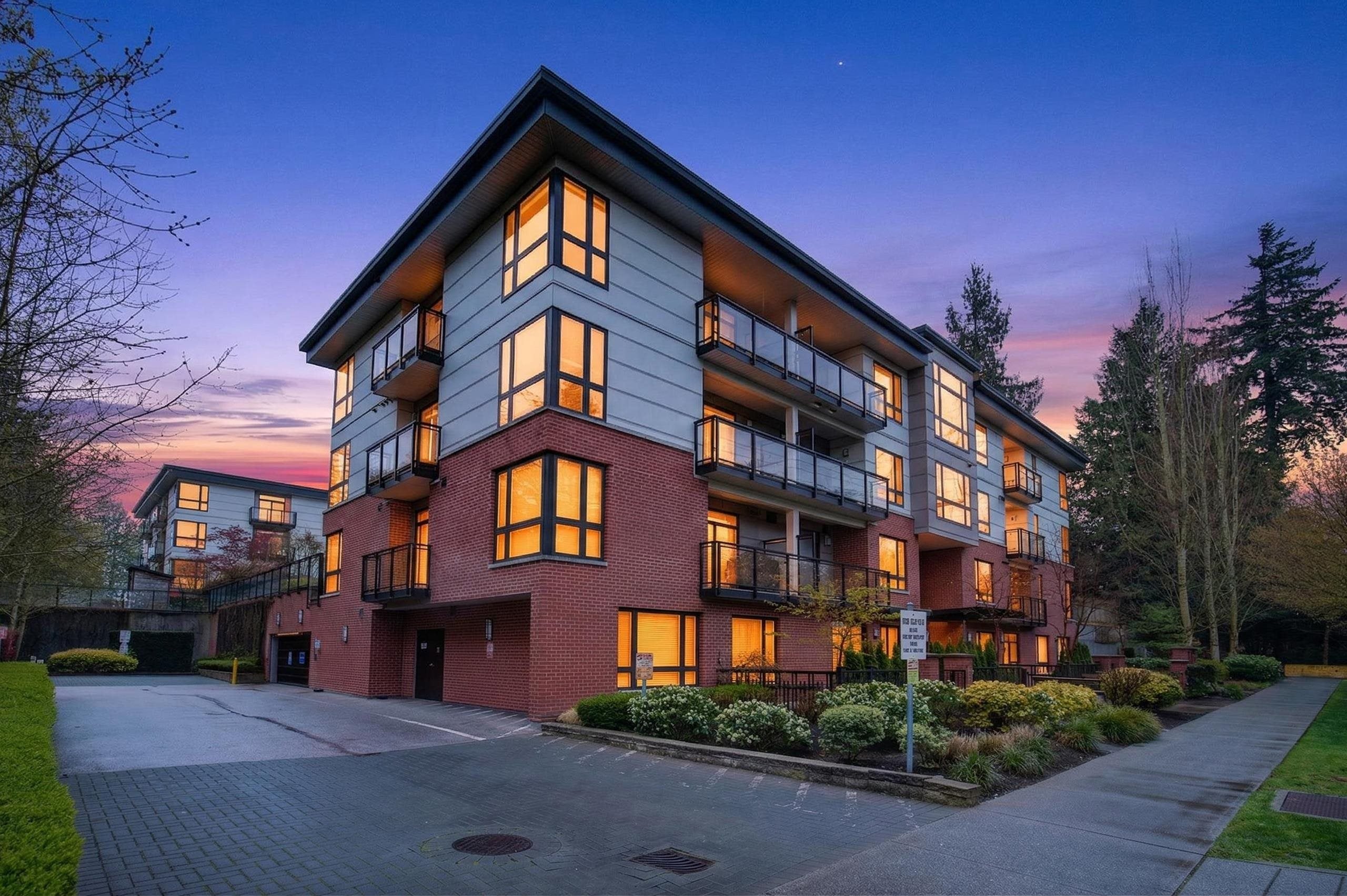 Lovely 2-Bedroom, 2-Bath Condo in the heart of Sullivan!