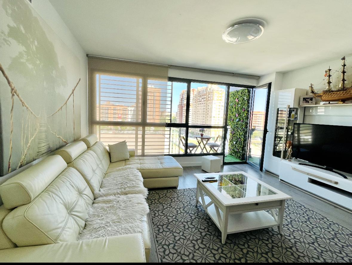 Descubre este maravilloso apartamento en València: con terraza, piscina y gimnasio, junto a la Ciudad de las Artes y las Ciencias