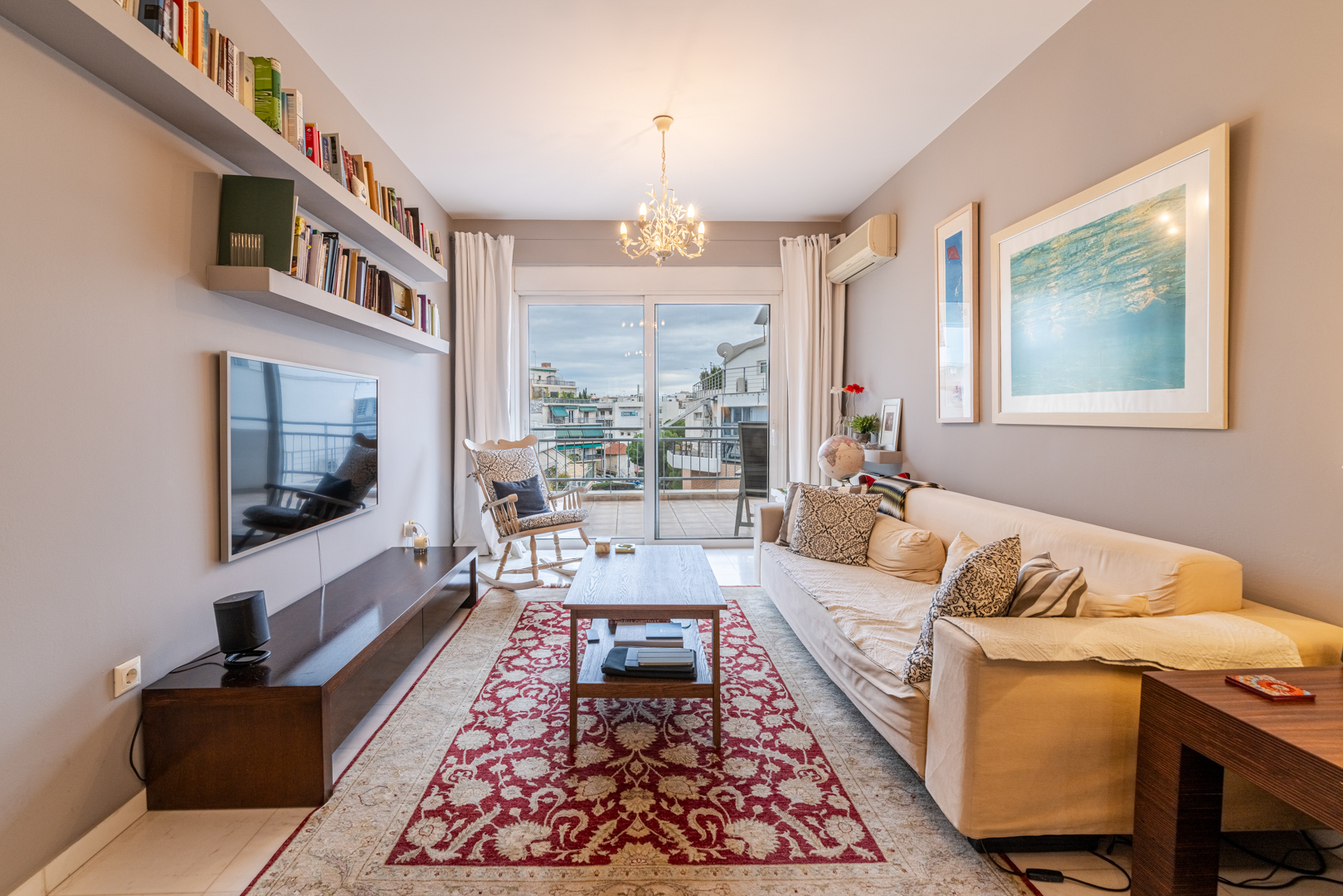 Bright 4th floor apartment in Mets with Parking