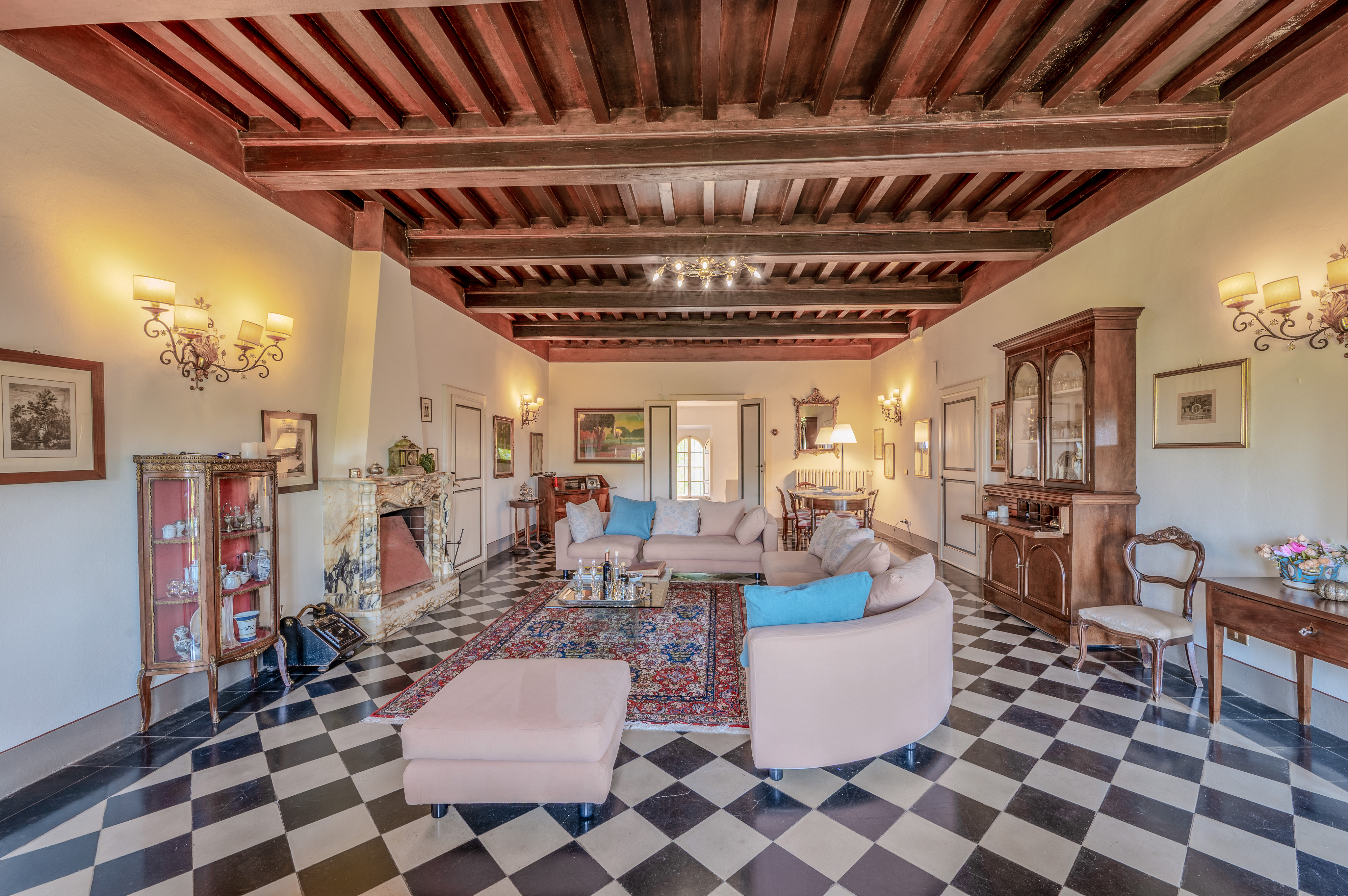 Charmante Wohnung mit Pool in historischer Villa
