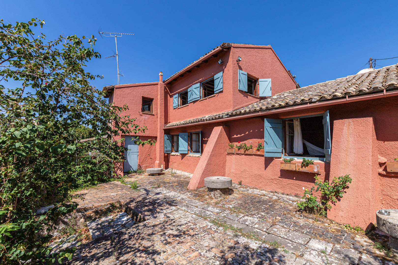Einzigartiges Wohnhaus in restaurierter Olivenmühle aus dem 19. Jh. in Kanoni, Korfu