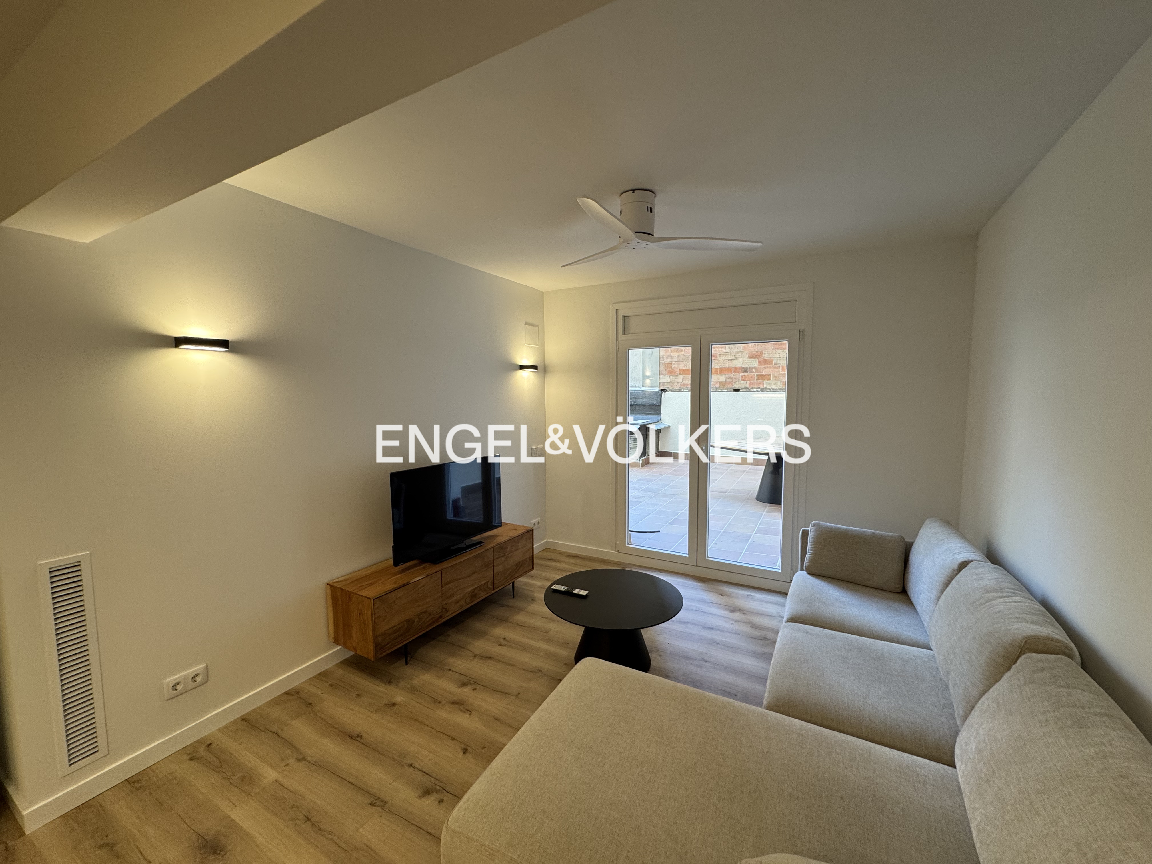 Renovated apartment with large terrace in the center of Girona