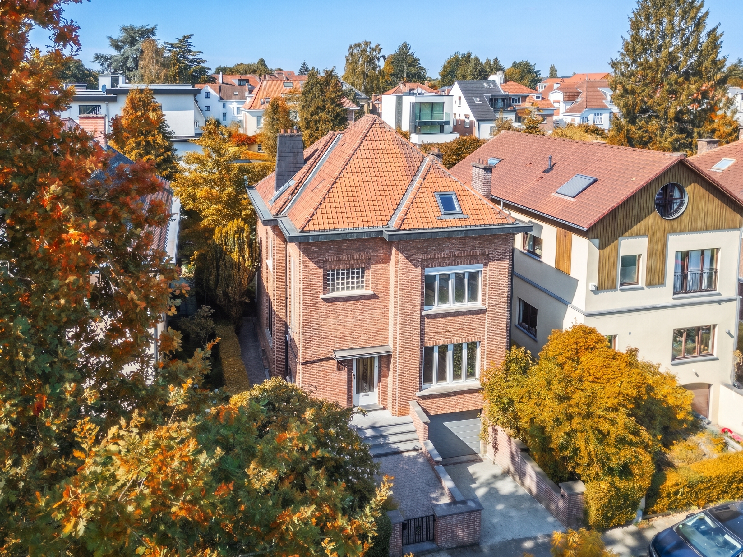 Stockel - Superb villa with great potential, garage and garden [AI-modified]