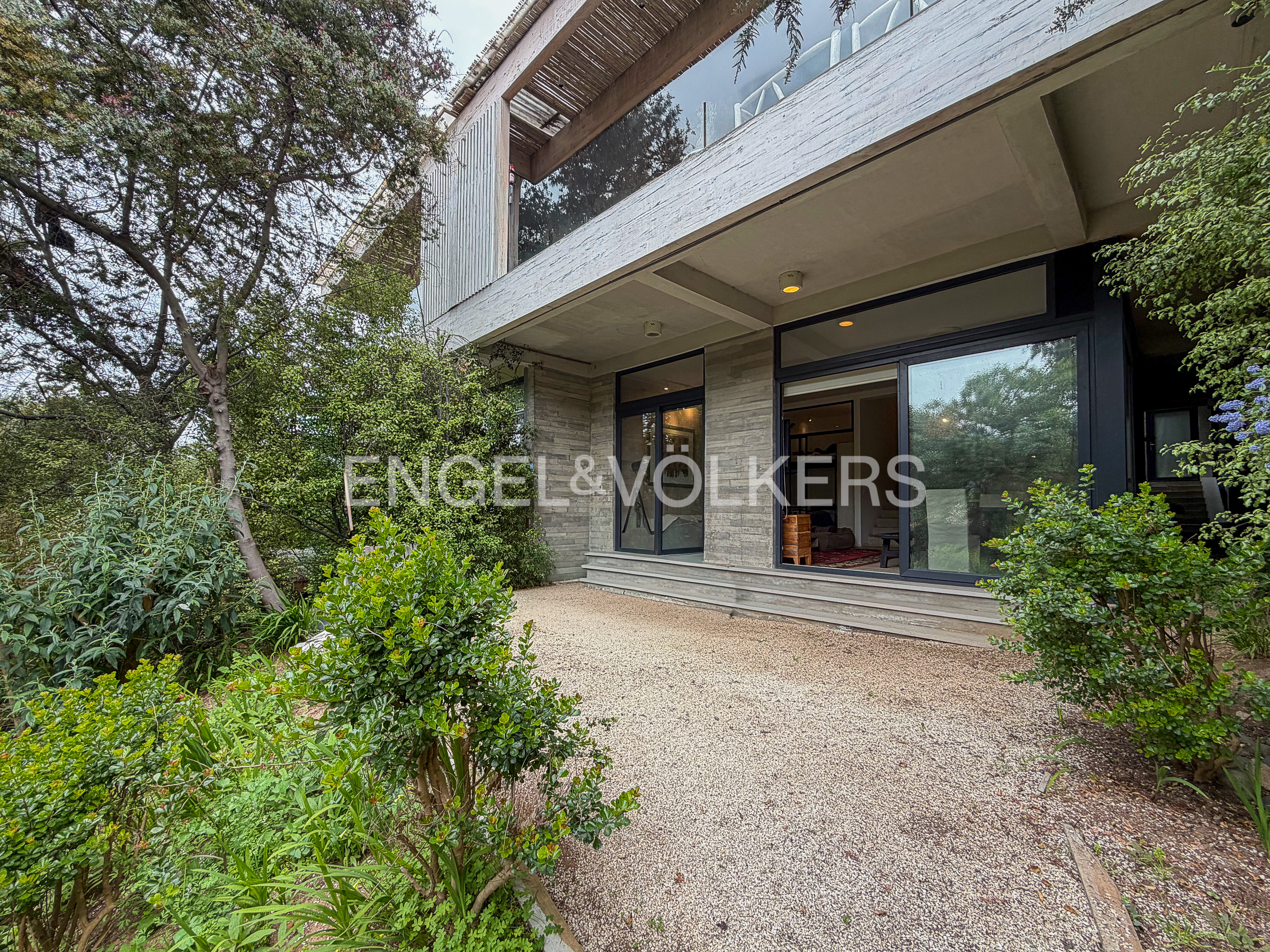 Departamento con jardín, 5D 4B en Cachagua