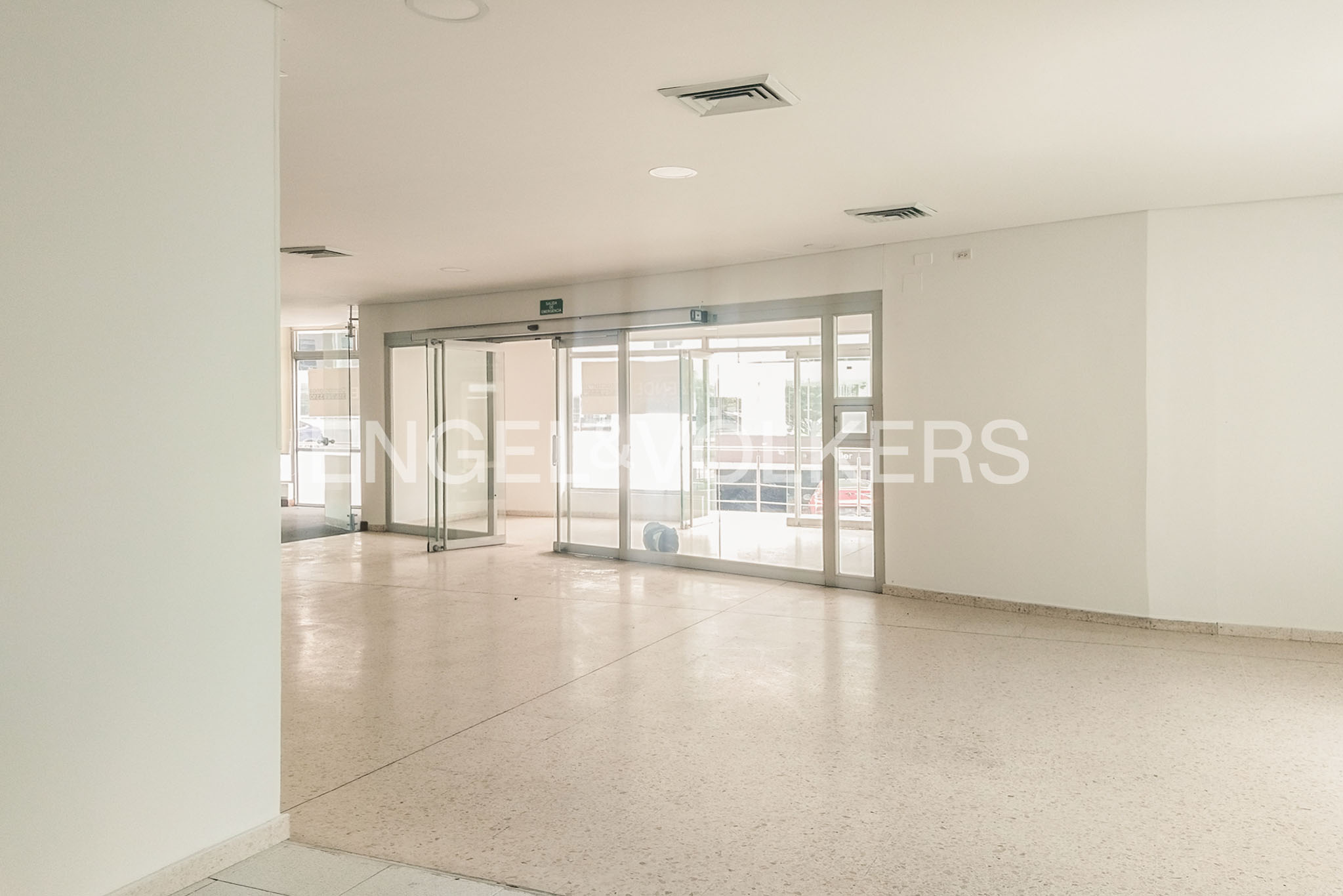 Local en venta de 222 mts en Colina / Av. Boyacá