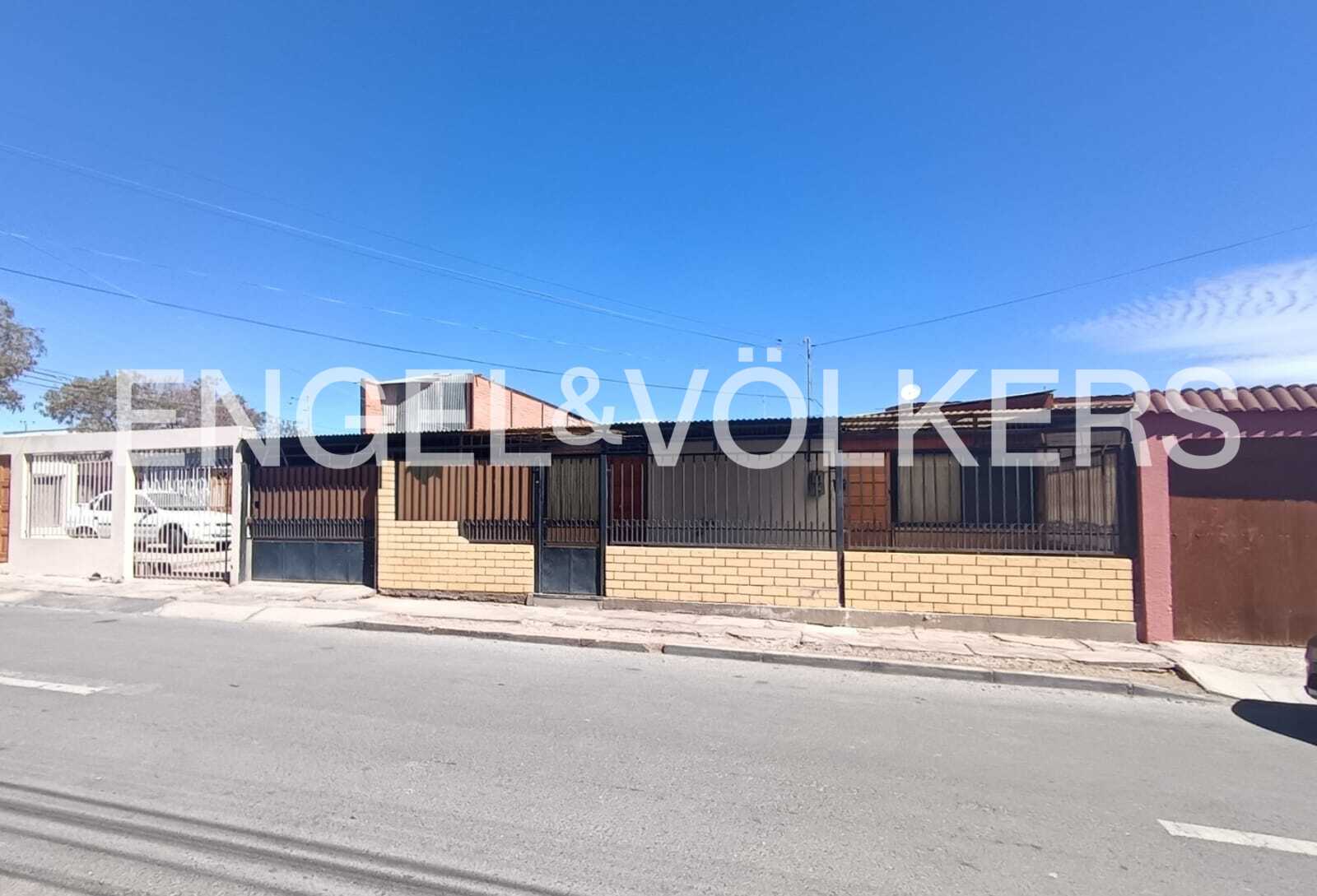 Amplia Casa con Mini Depto Independiente Frente Mall Calama