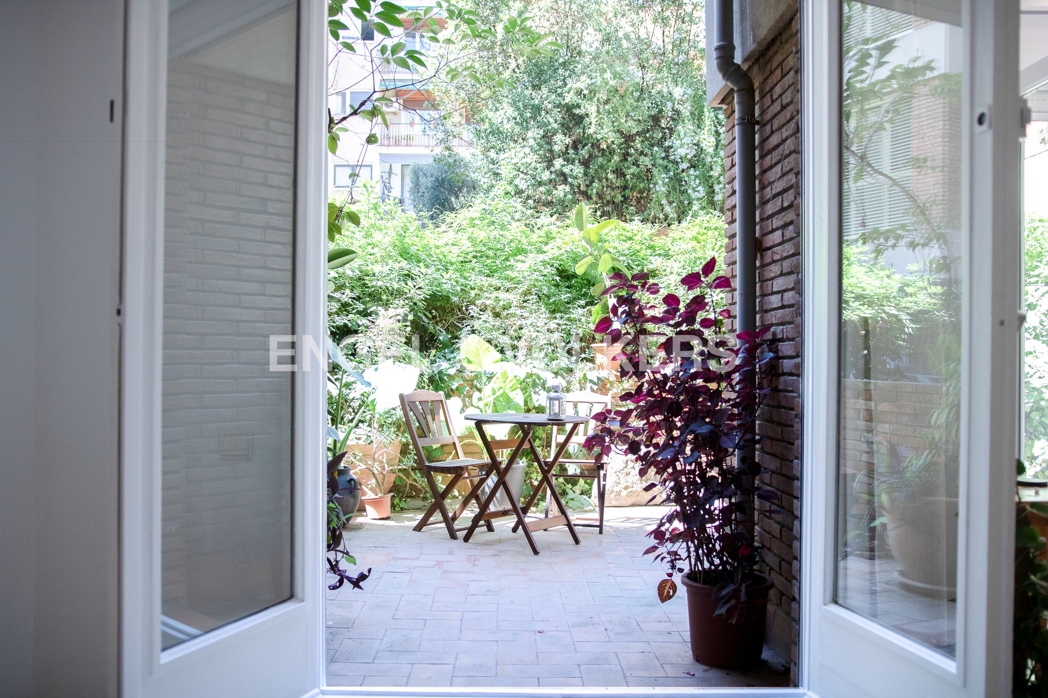 Spectacular ground floor with garden in the heart of Sarrià