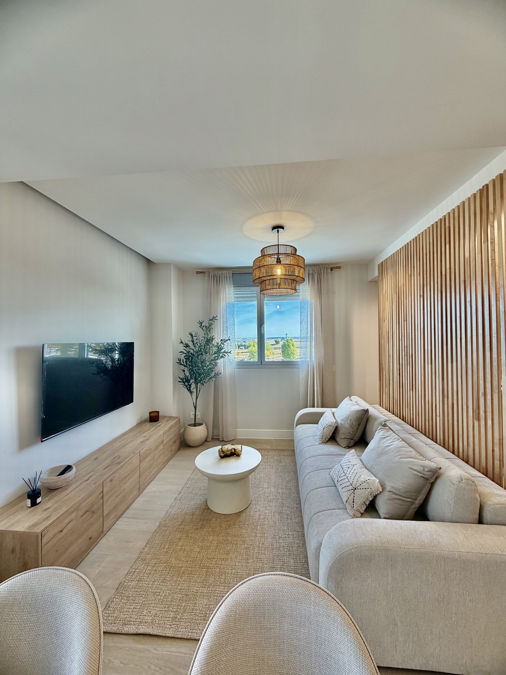 Experience exclusivity in northern Madrid: furnished apartment in Valdebebas with a terrace