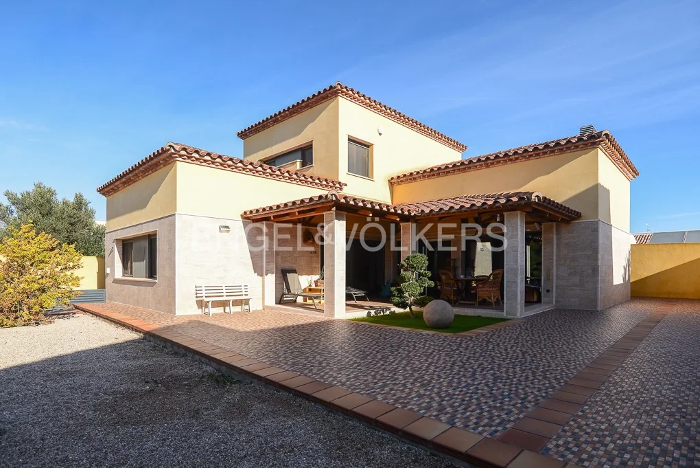 Villa in an exclusive area of ​​Roquetes