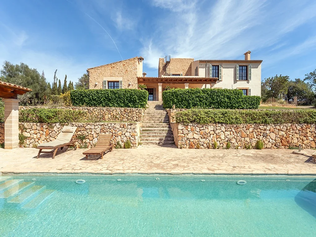 Timeless finca with sea views and pool