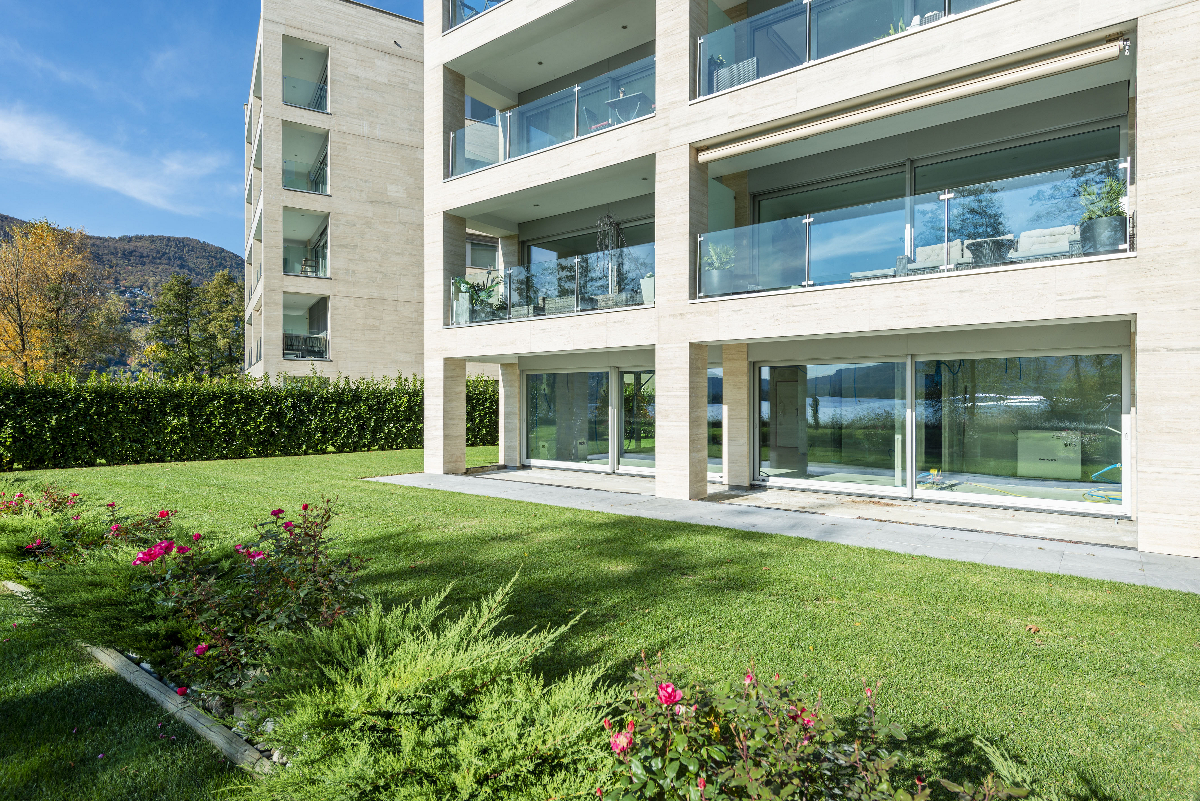 Prestigious lakefront residence | apartment with garden