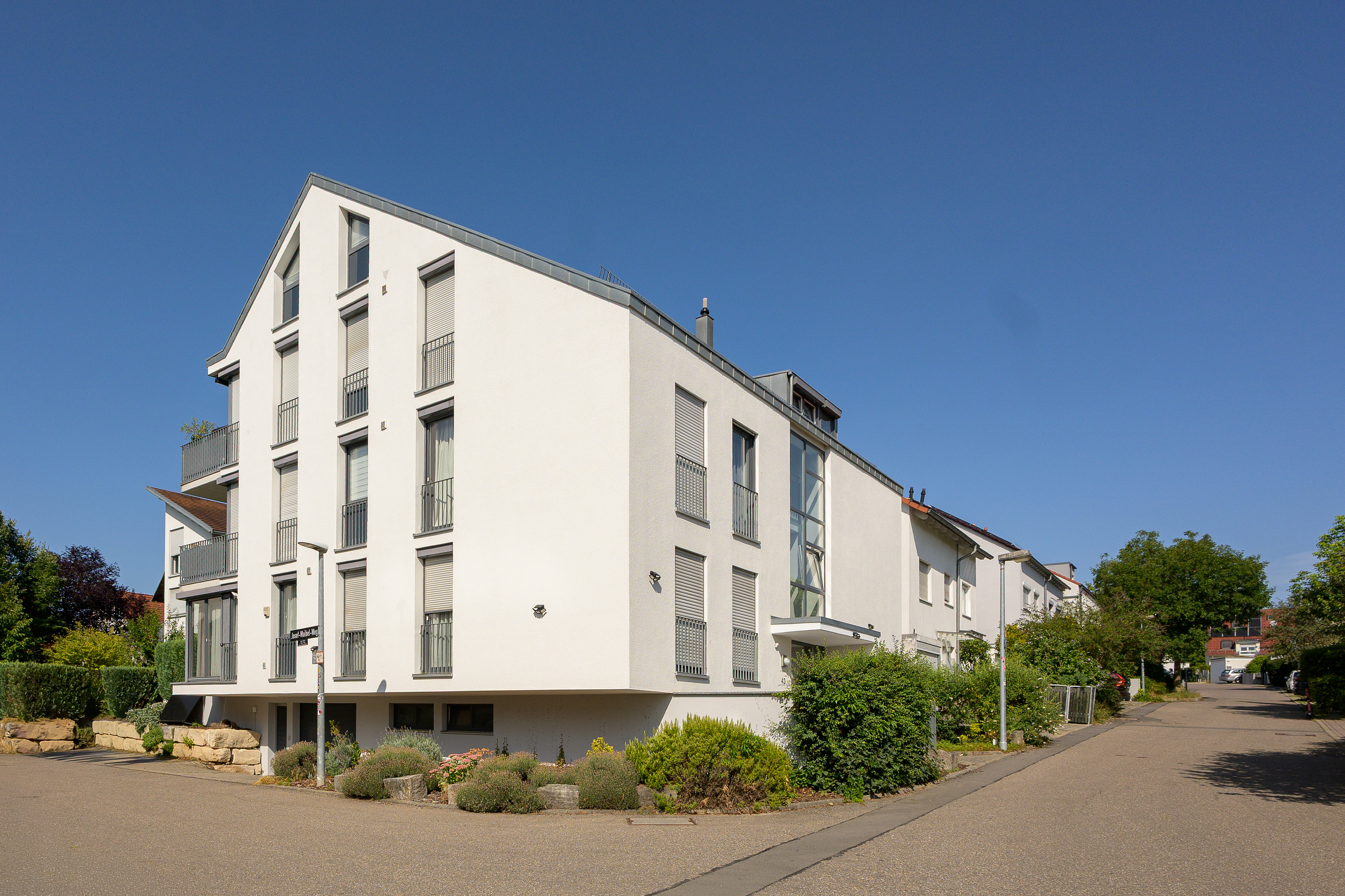 Moderne 2-Zimmer-Wohnung mit großzügigem Balkon in Stuttgart-Feuerbach - bezugsfrei