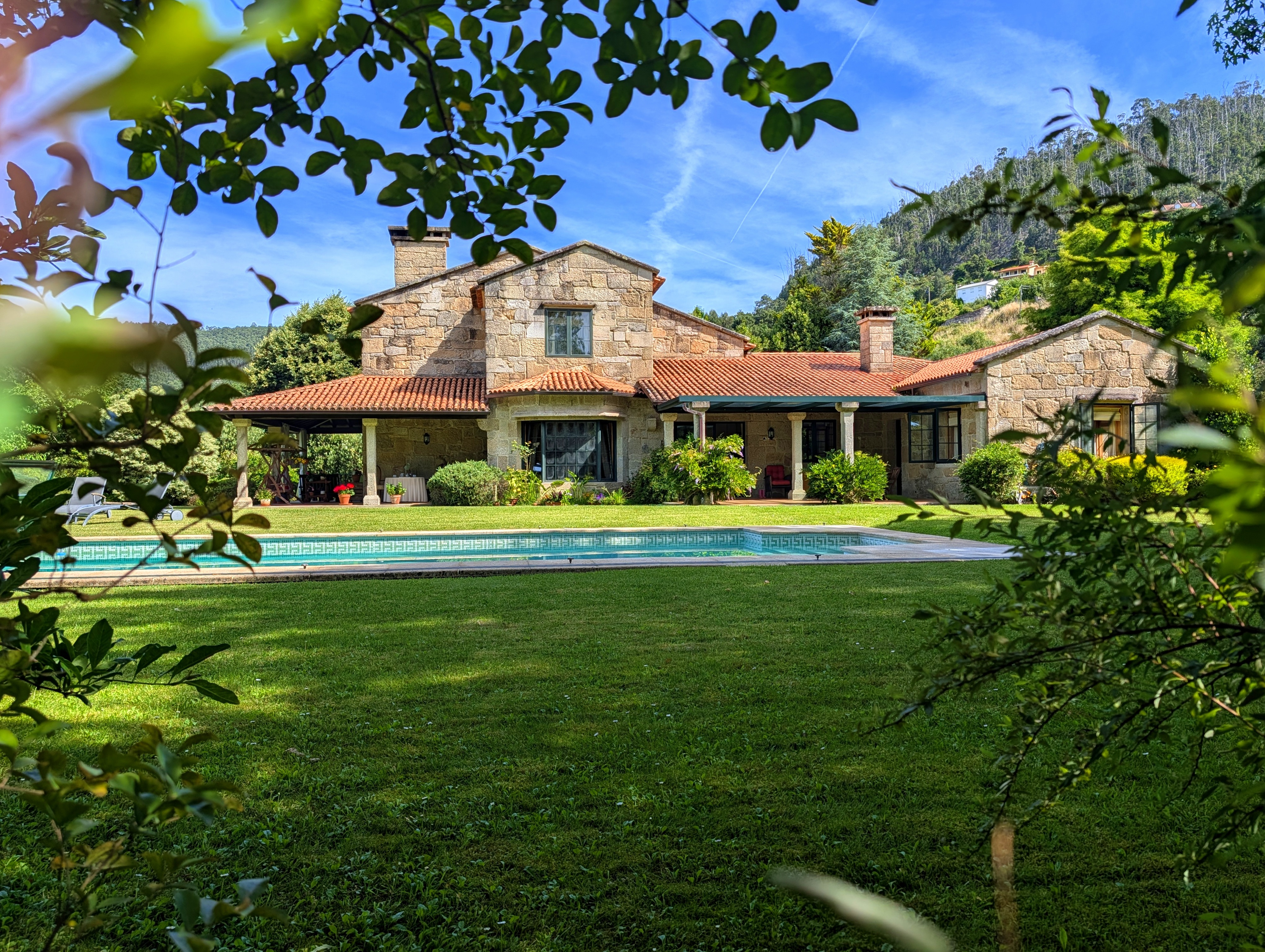 Casa de Piedra en carretera Pazos