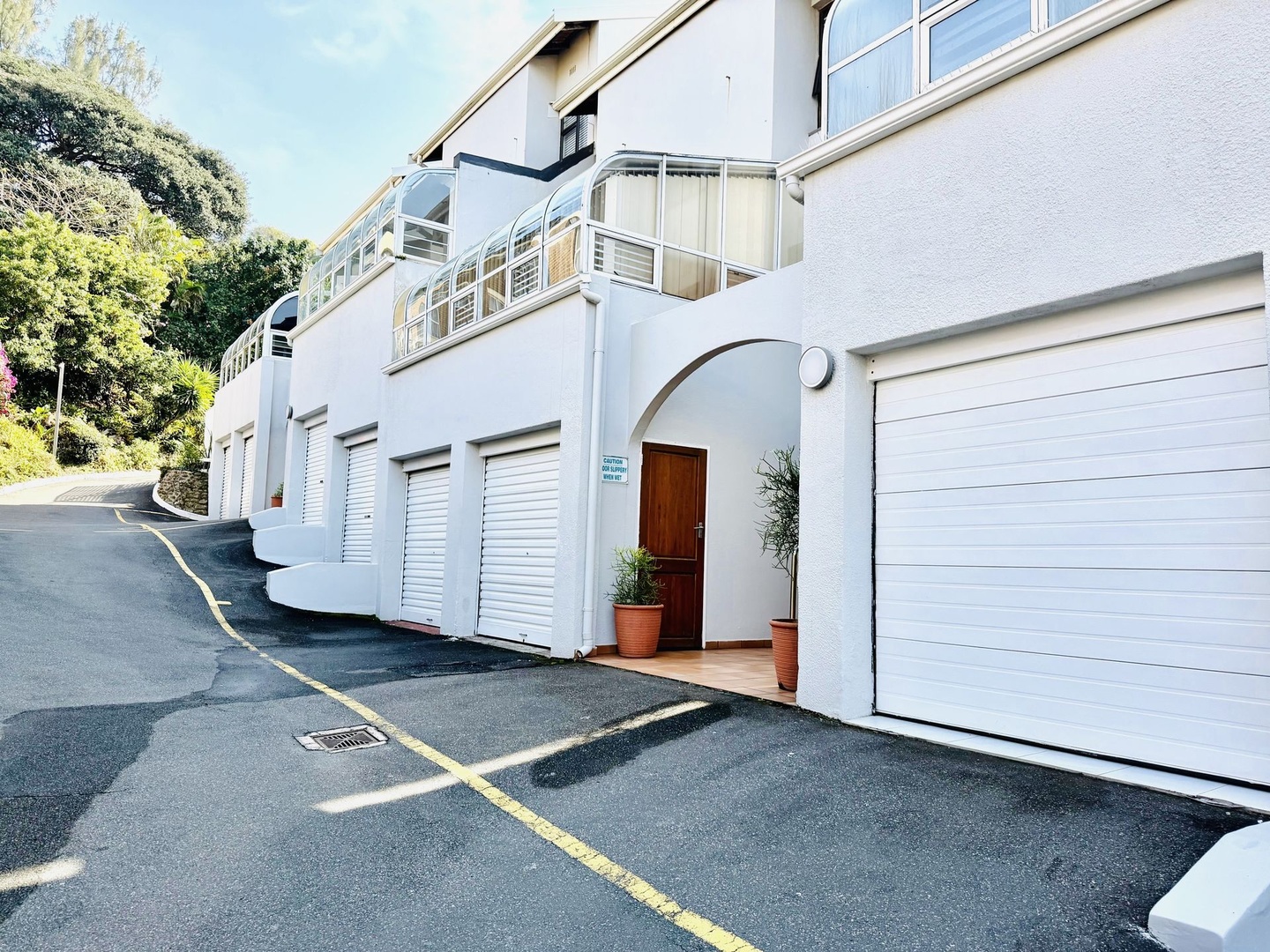 A PET-FRIENDLY RETREAT, FULLY FURNISHED FOR EASY LIVING!