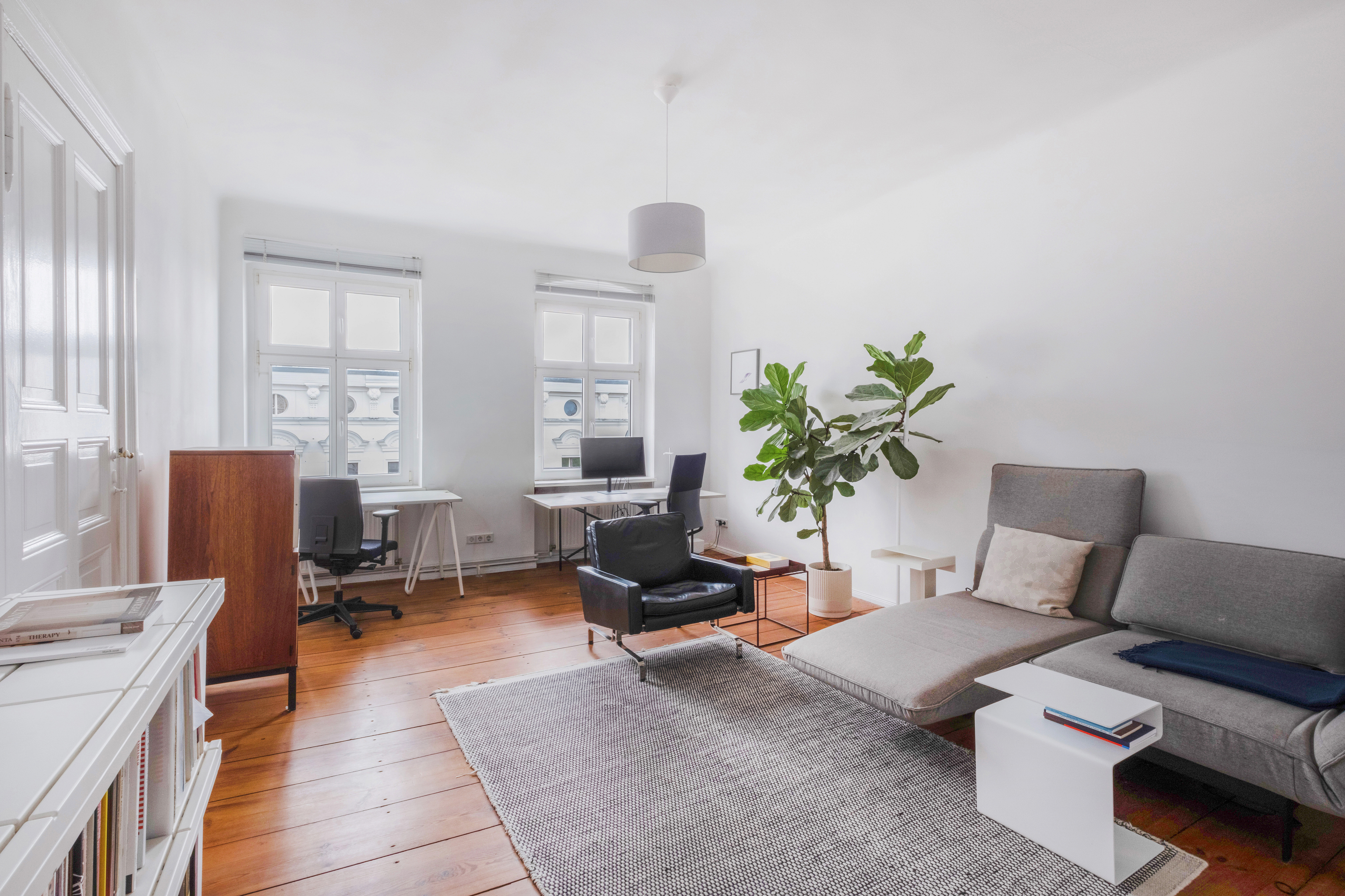 In the heart of sought-after Graefe Kiez: 2-room period apartment