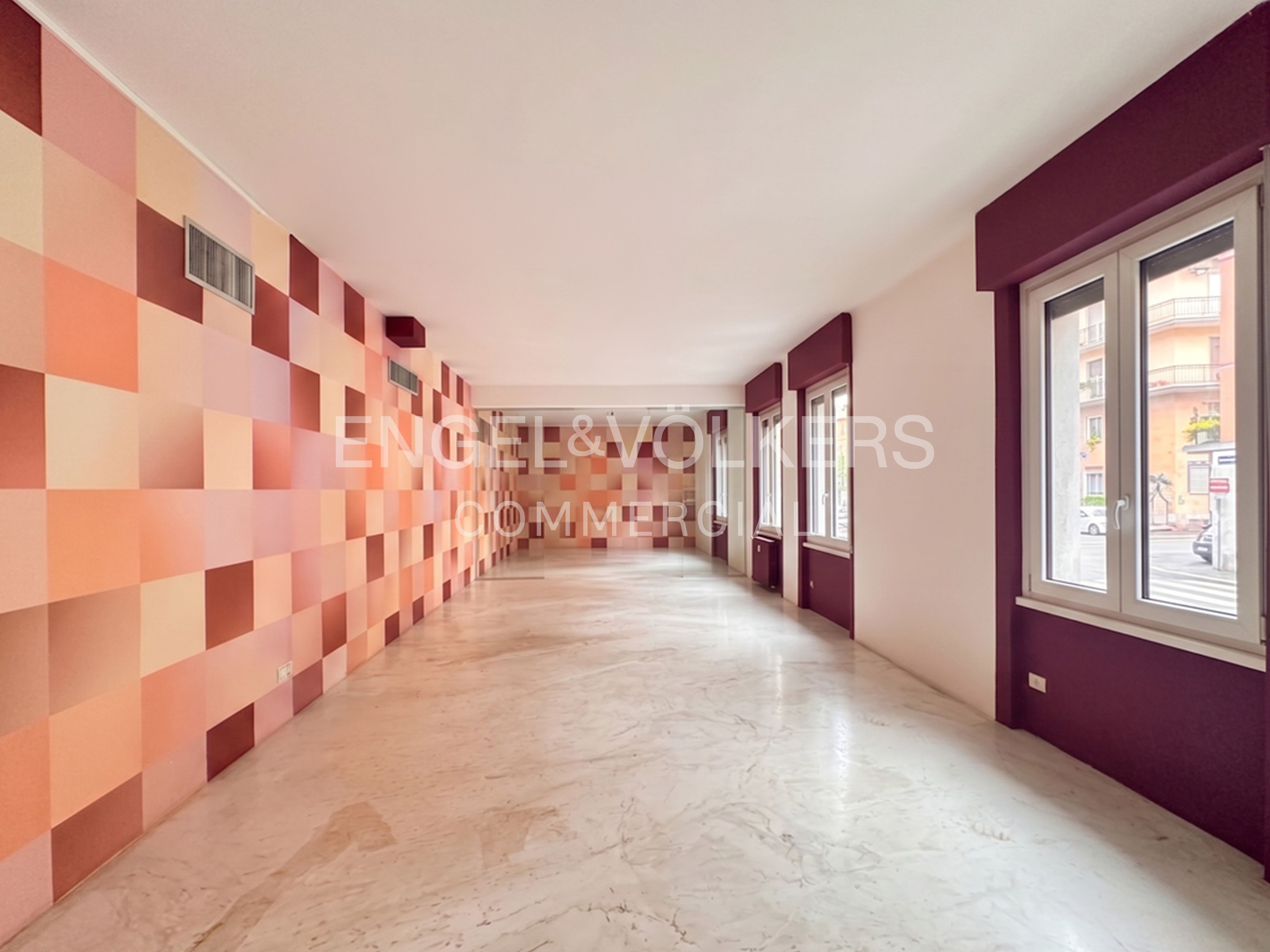 Showroom su due livelli con doppio ingresso – Cadore, Milano