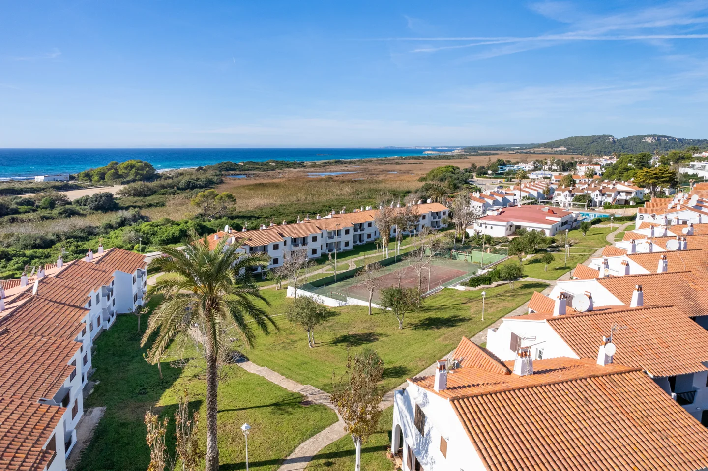 Schöne renovierte Wohnung, nur drei Minuten vom Strand entfernt in Son Bou, Menorca