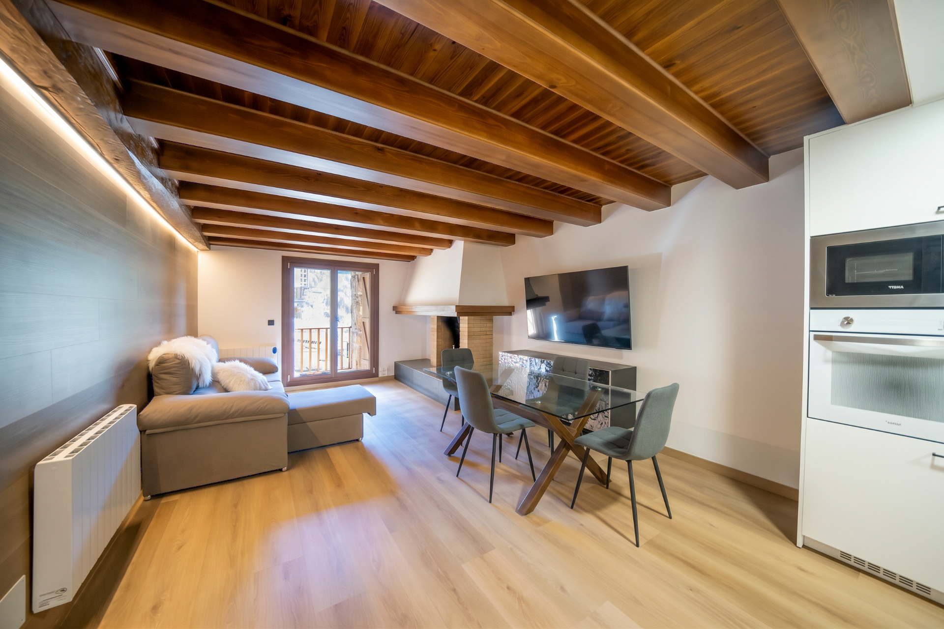 Piso reformado de 3 habitaciones con terraza y vistas a las pistas de Grandvalira