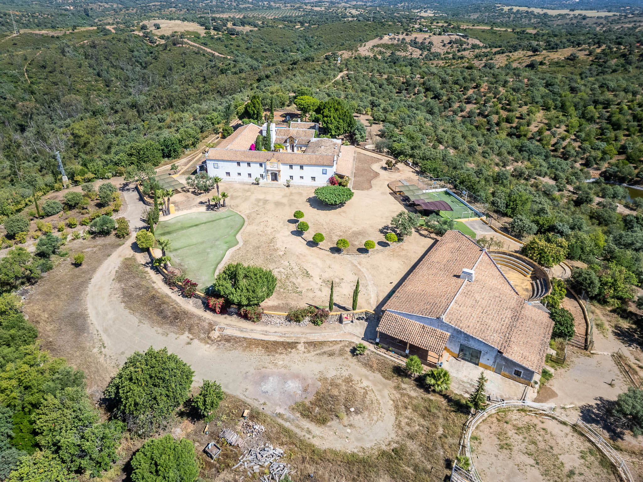 Exclusiva finca rústica con edificaciones en Gerena