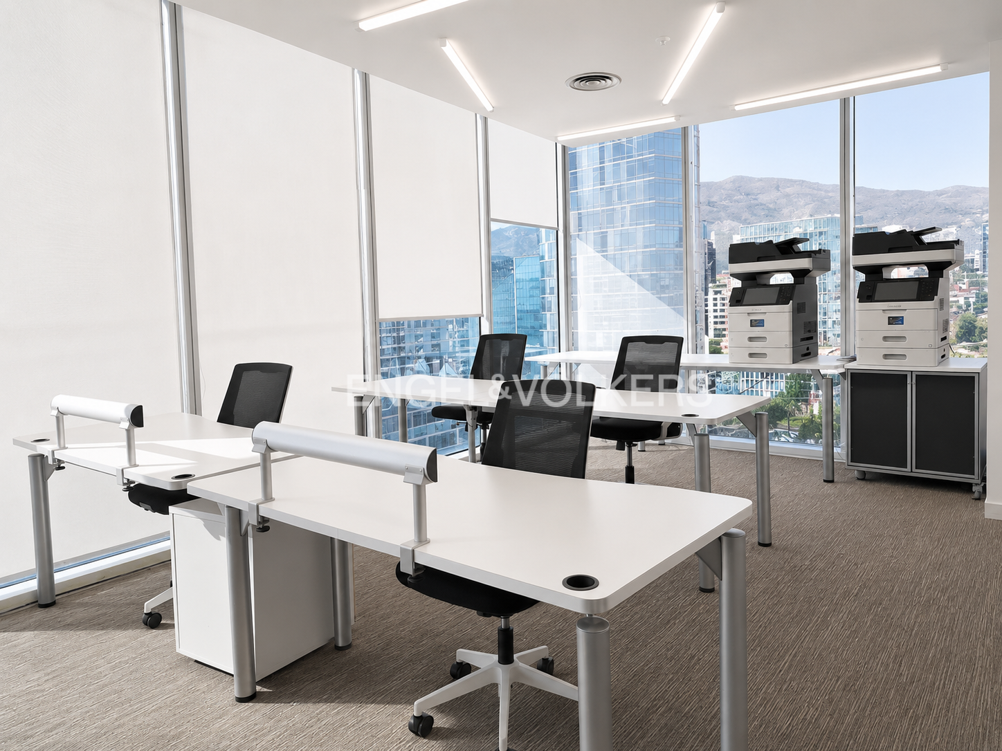 Oficina amoblada en arriendo NLC 180 m2