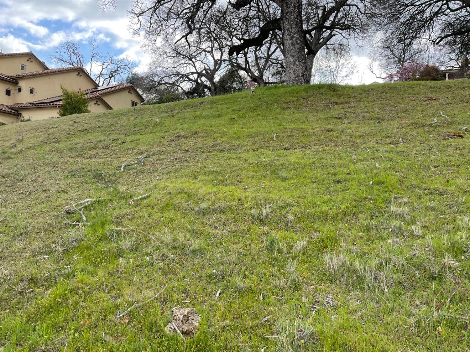 Large Hilltop slope lot with Views